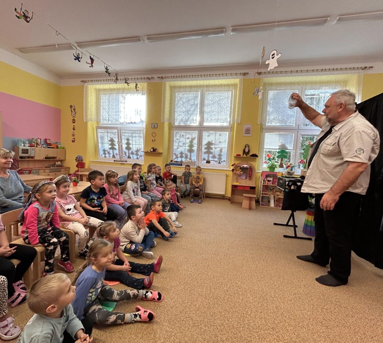 PŘIJEL K NÁM KOUZELNÍK - 3