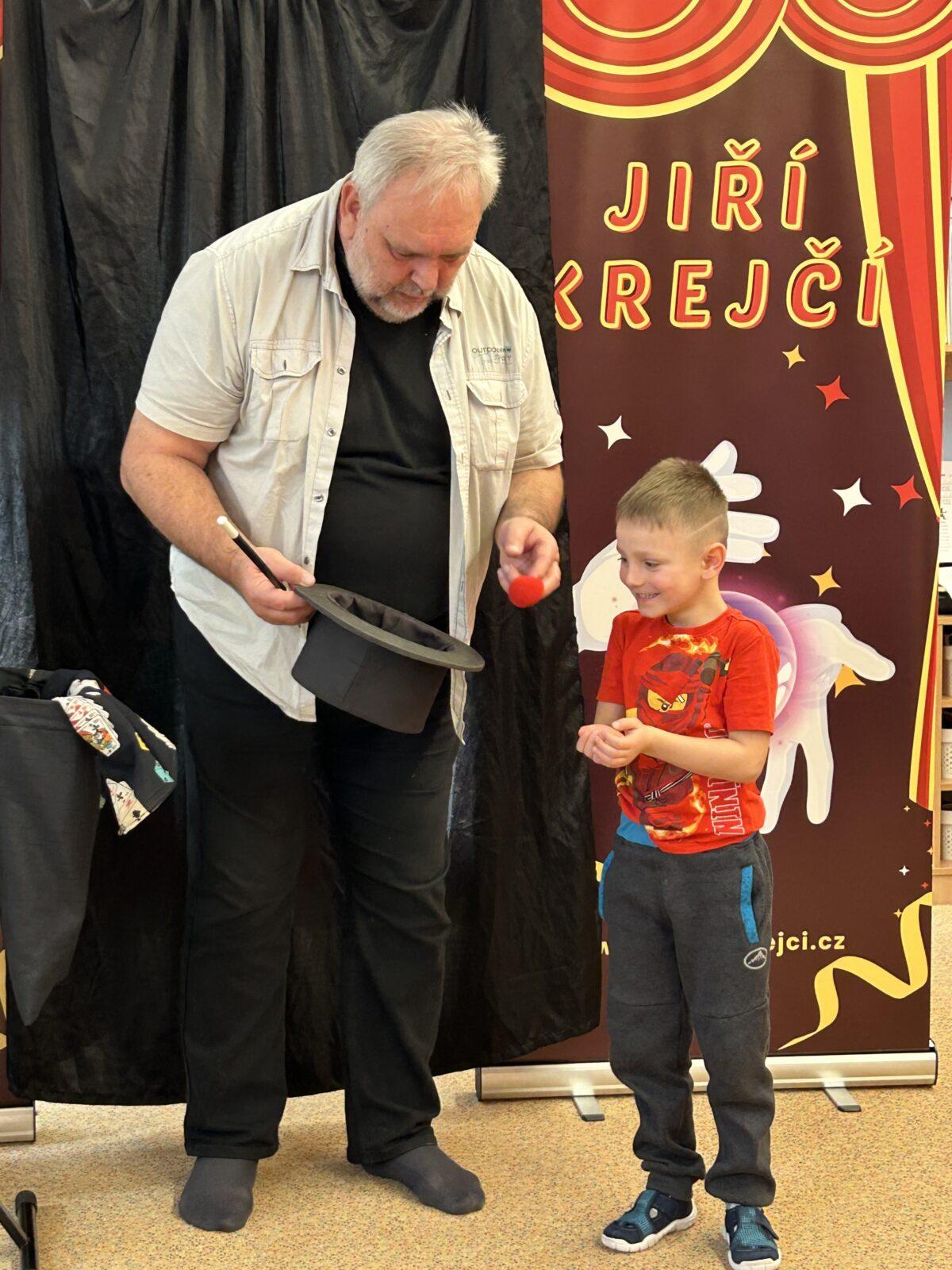 PŘIJEL K NÁM KOUZELNÍK - 20