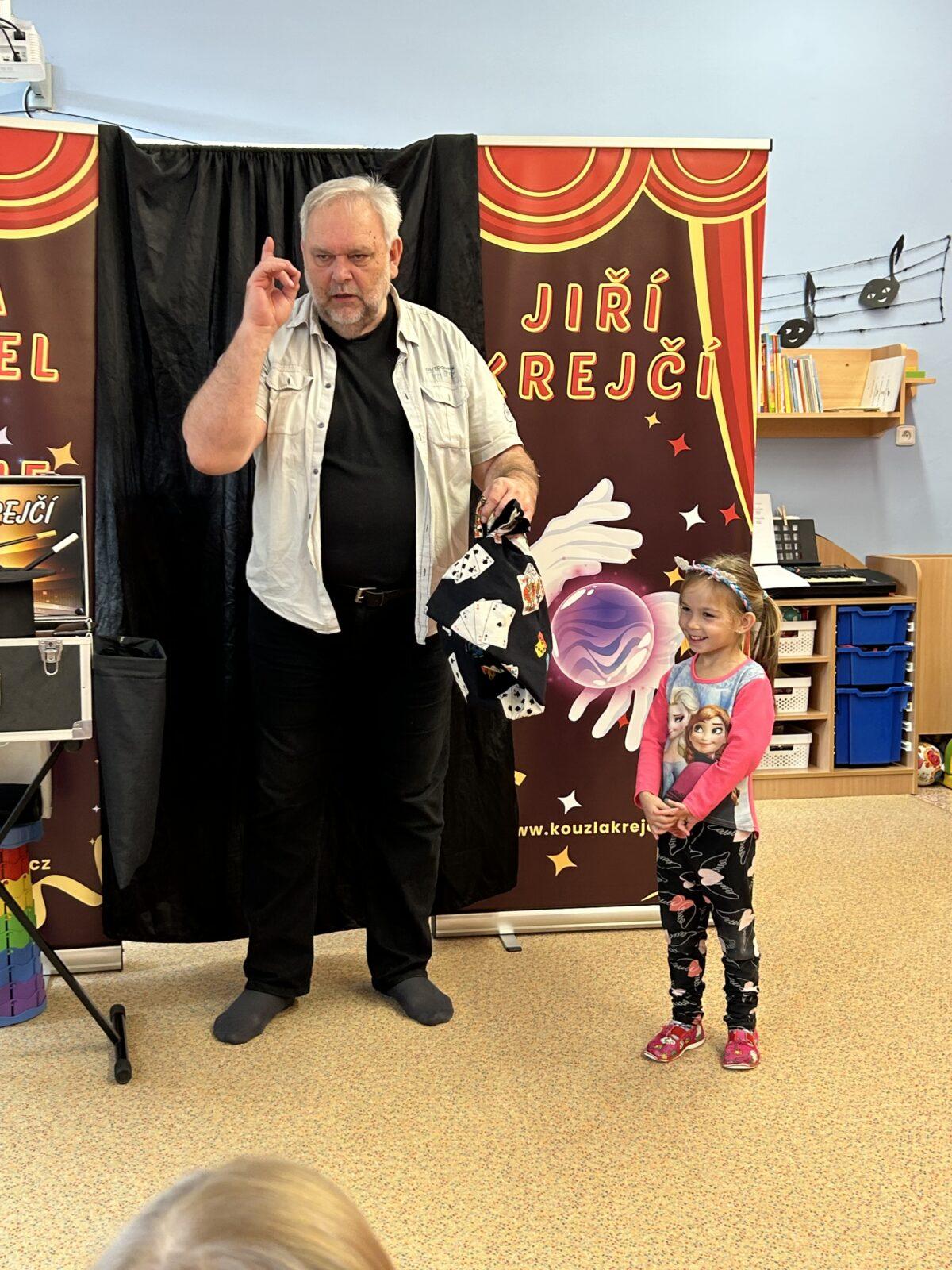 PŘIJEL K NÁM KOUZELNÍK - 22