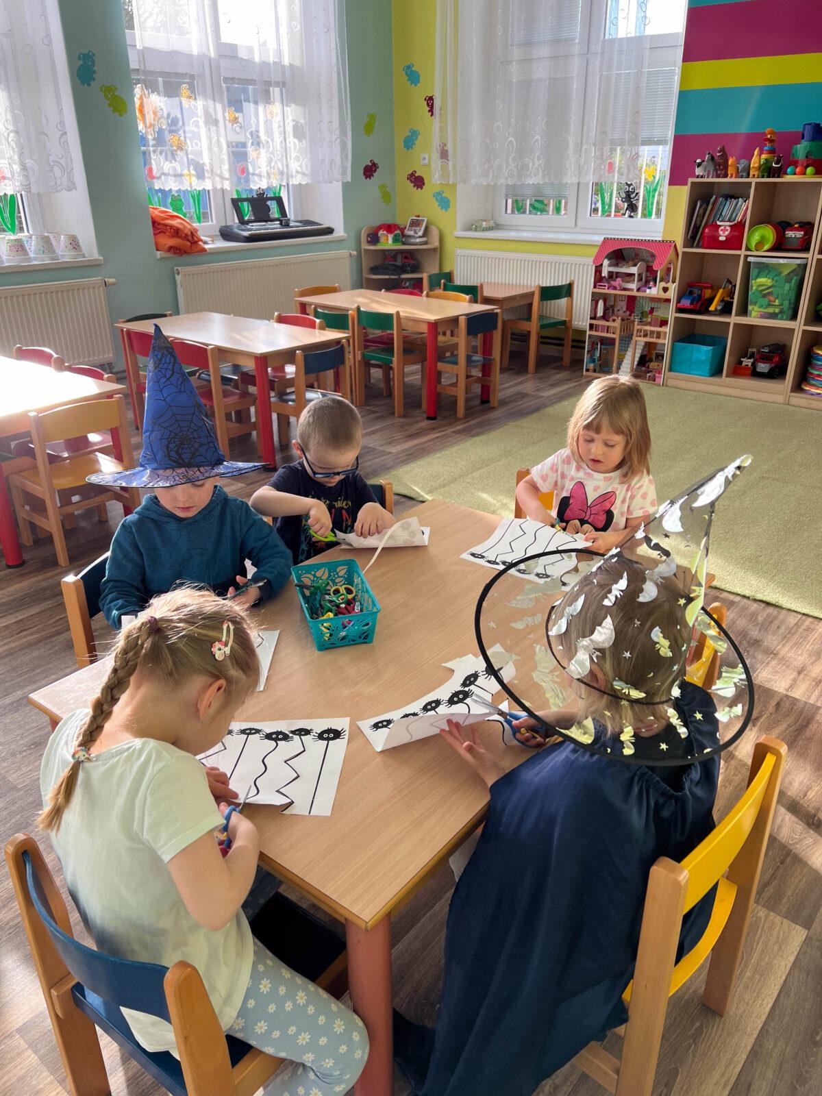 BROUČCI: ,,CO SI BROUKÁ JARNÍ LOUKA" - 28