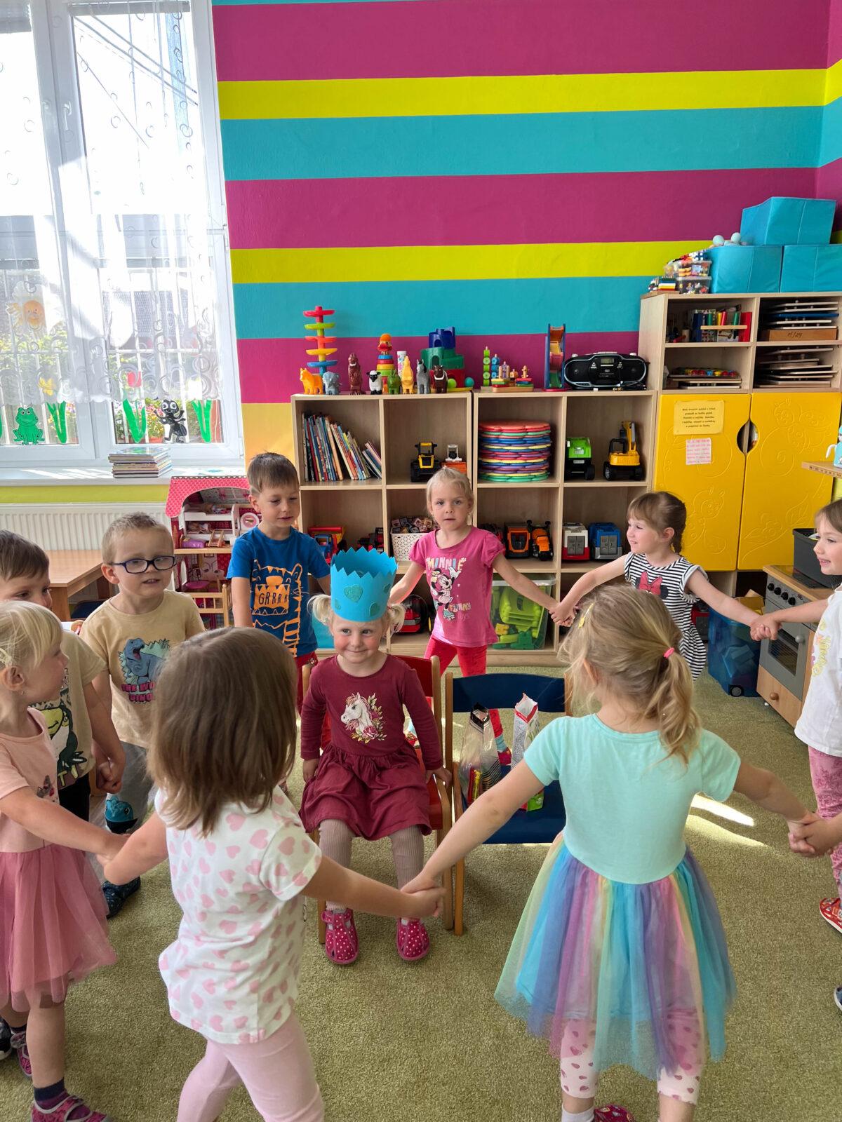 SLAVÍME: ESTERKA MĚLA NAROZENINY - 2