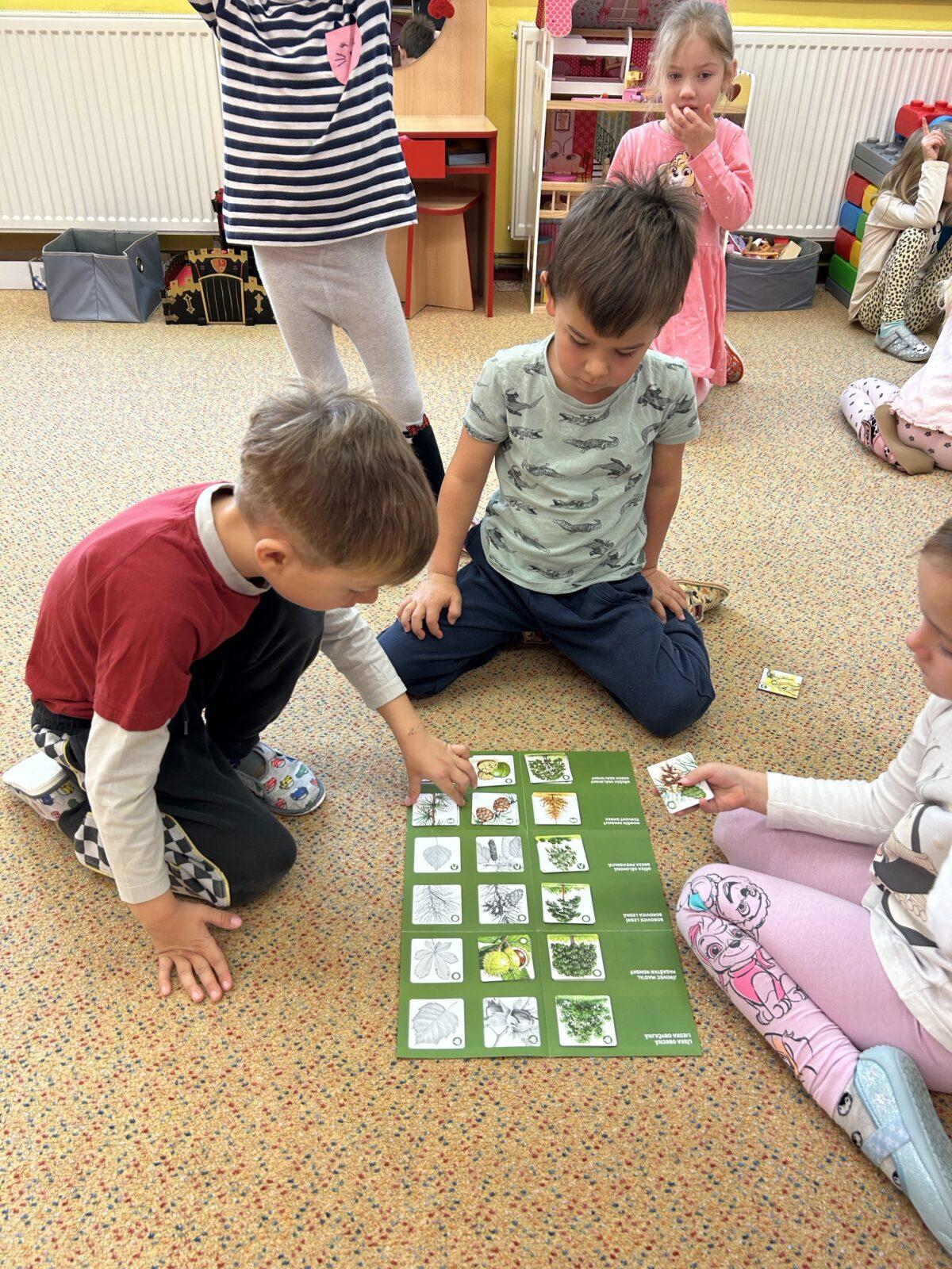 SOVIČKY: LISTÍ ŽLOUTNE, POLETUJE - 17