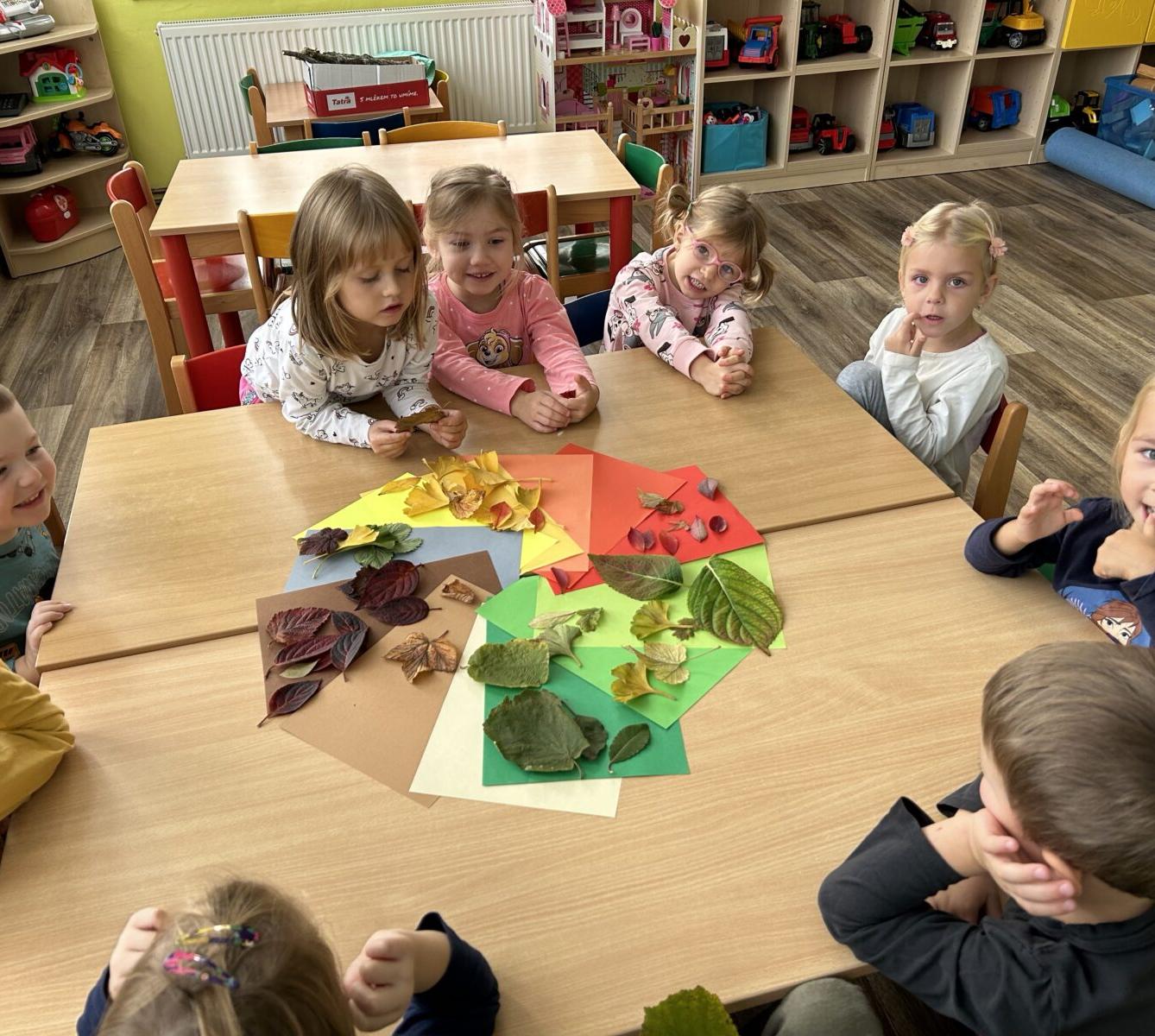 SOVIČKY: LISTÍ ŽLOUTNE, POLETUJE - 37