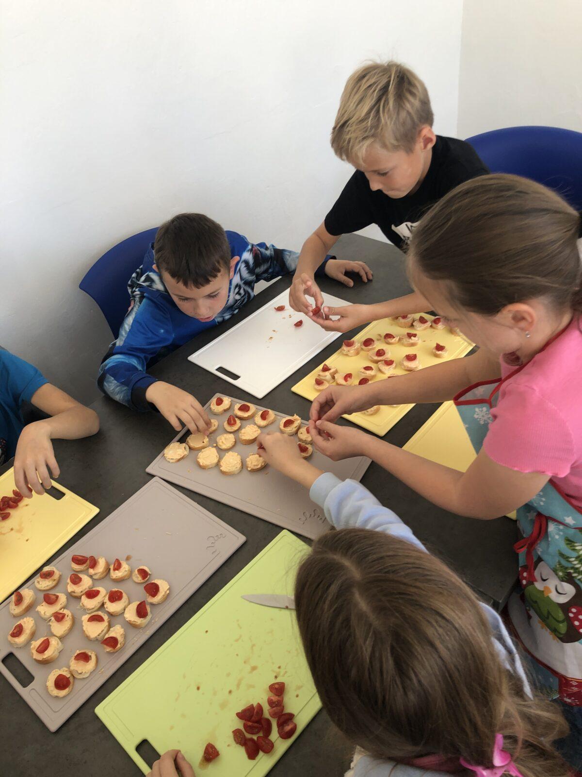 4.A v nové kuchyňce - 5