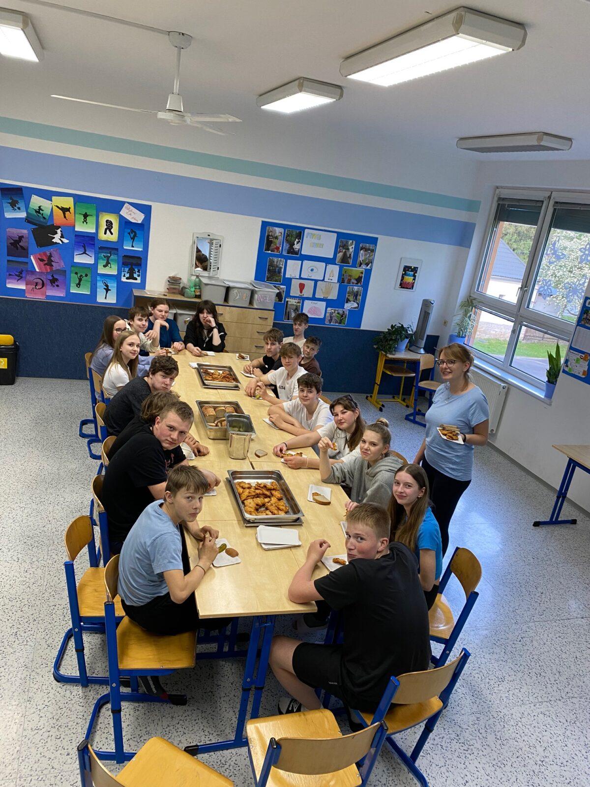 Spaní ve škole - 8. B - 17