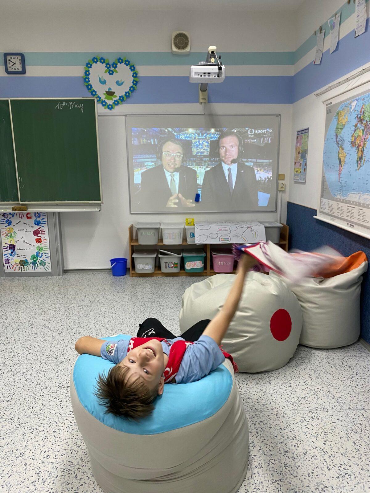 Spaní ve škole - 8. B - 18