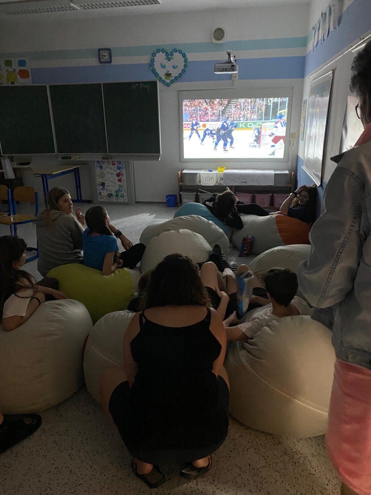 Spaní ve škole - 8. B - 22