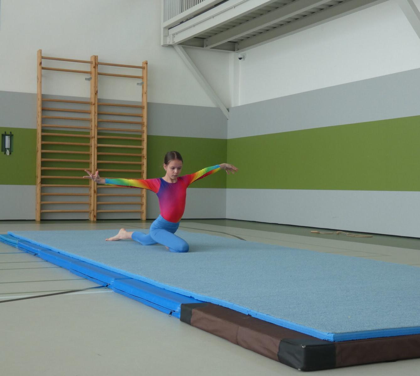 XVIII. ročník SPORTOVNNÍ GYMNASTIKY II.st - 13