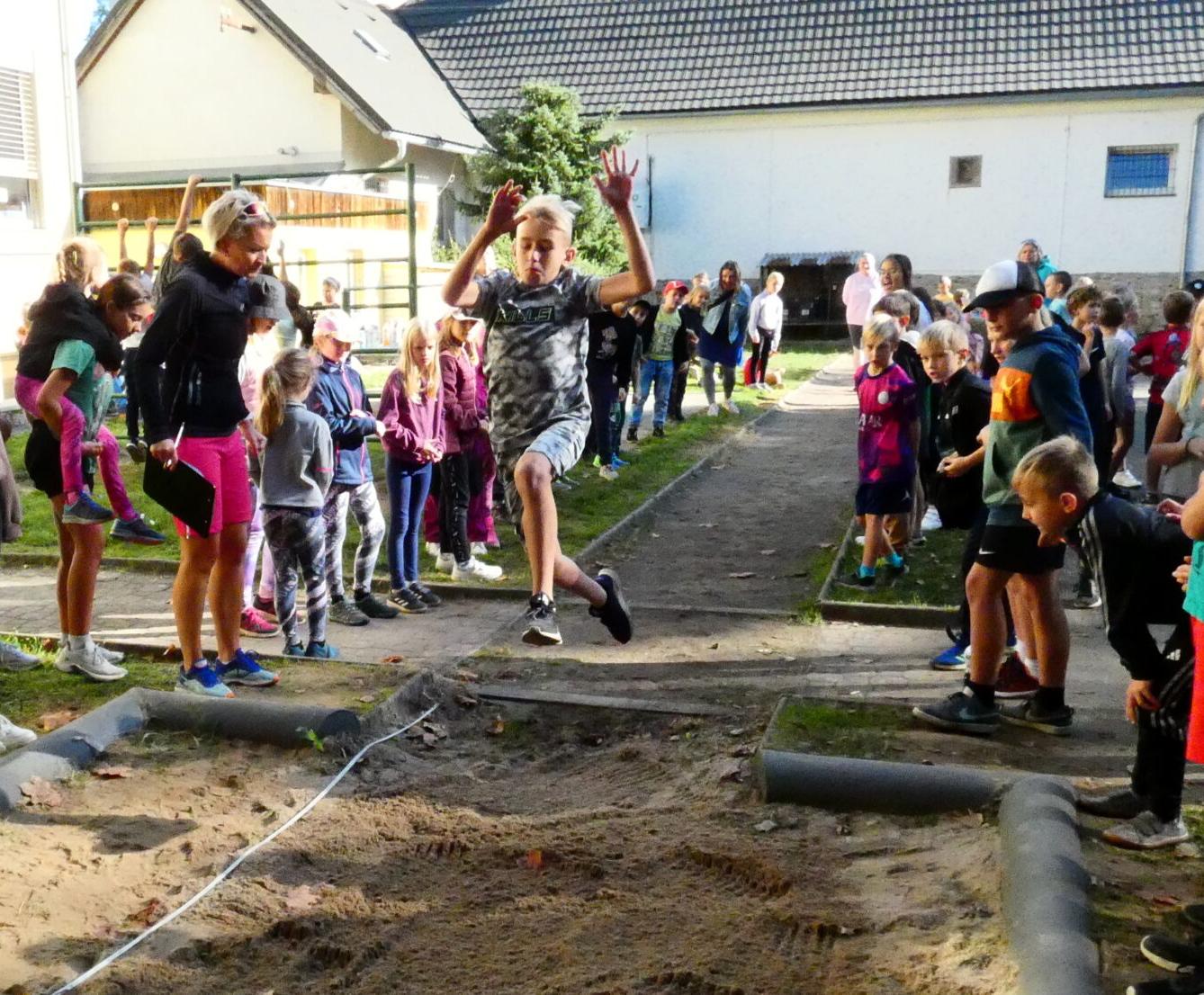 Žabák - soutěž ve skoku dalekém - 18