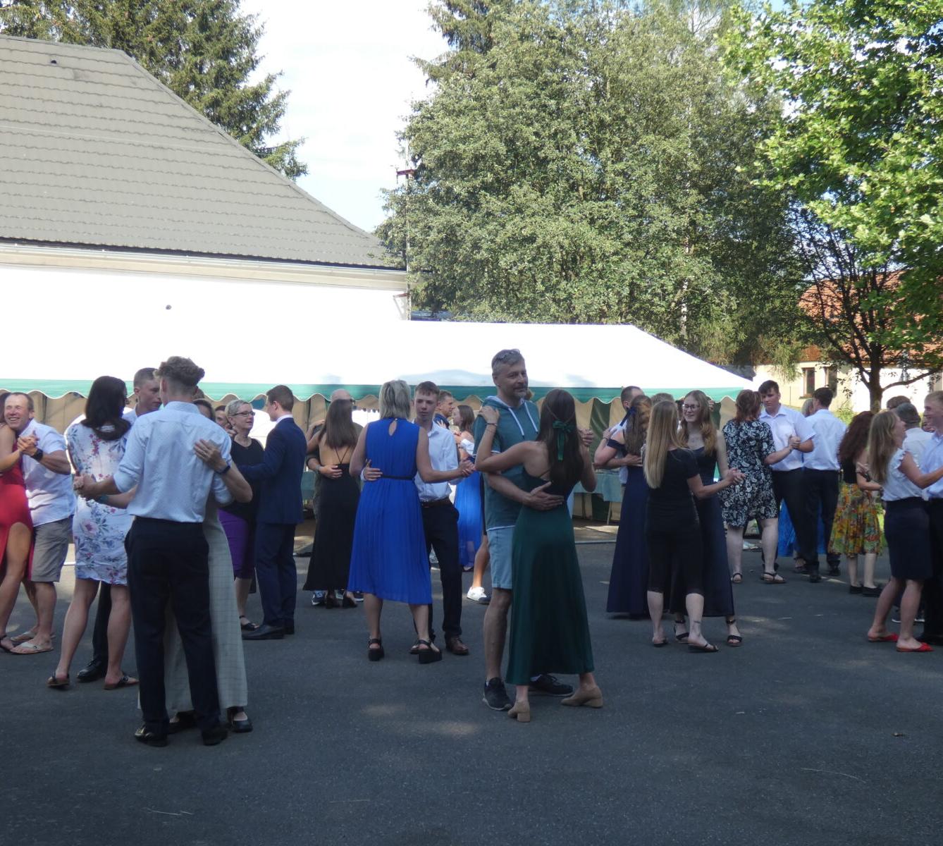 Loučení s deváťáky - zahradní slavnost - 5