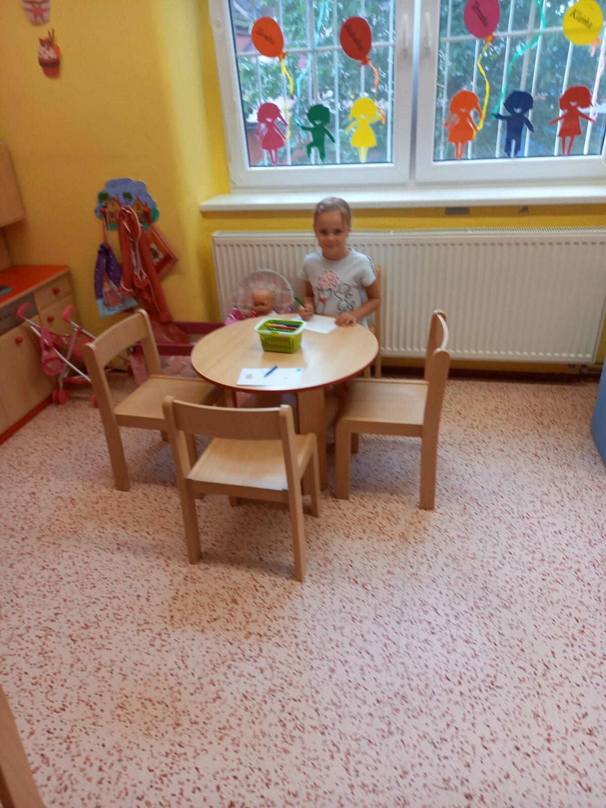 Sovičky - první dny ve školce:-) "vyrábíme si desky na obrázky" :-) - 7