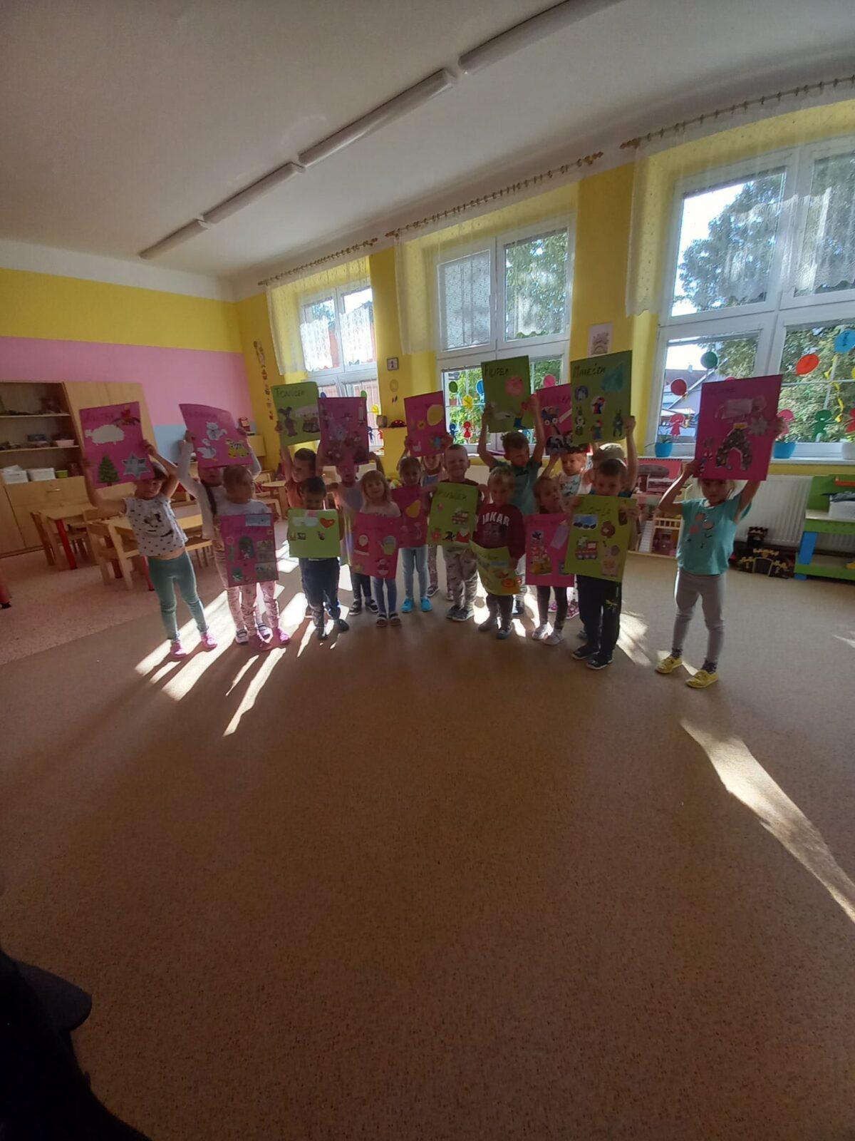 Sovičky - první dny ve školce:-) "vyrábíme si desky na obrázky" :-) - 9