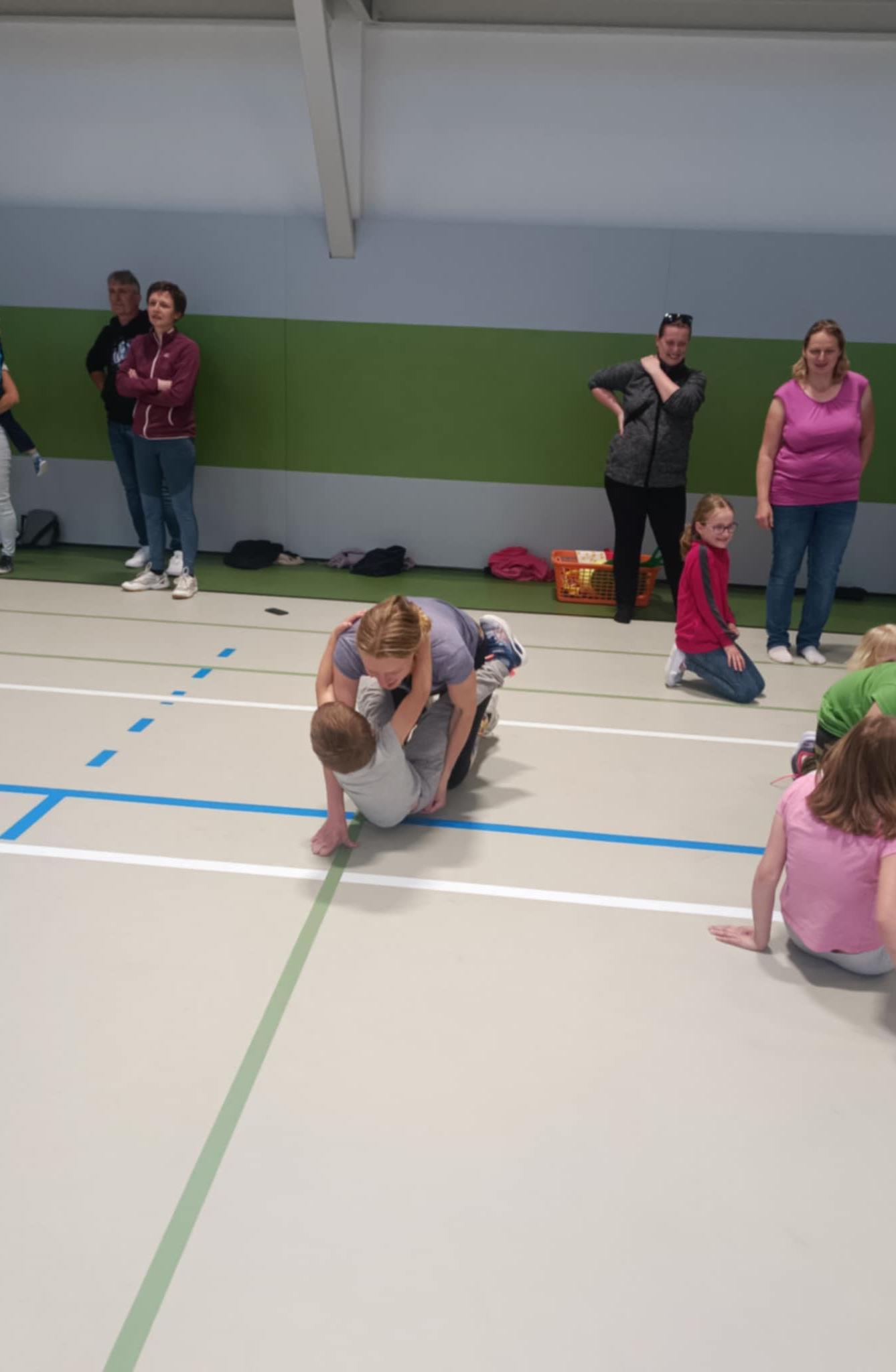 Družinka a děti s rodiči**"sportovní odpoledne" - 52