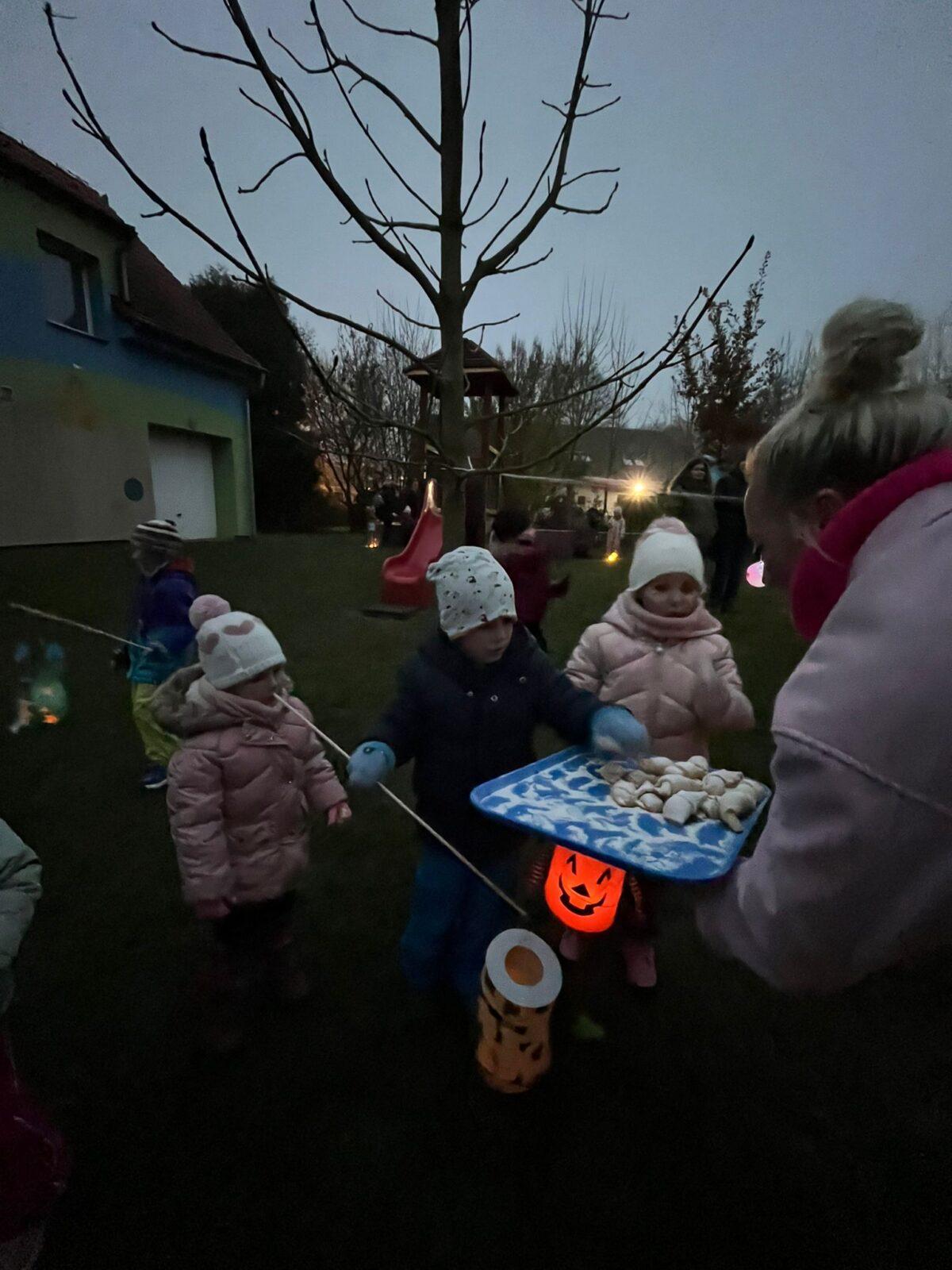 lampiónový průvod - vesmír - 15