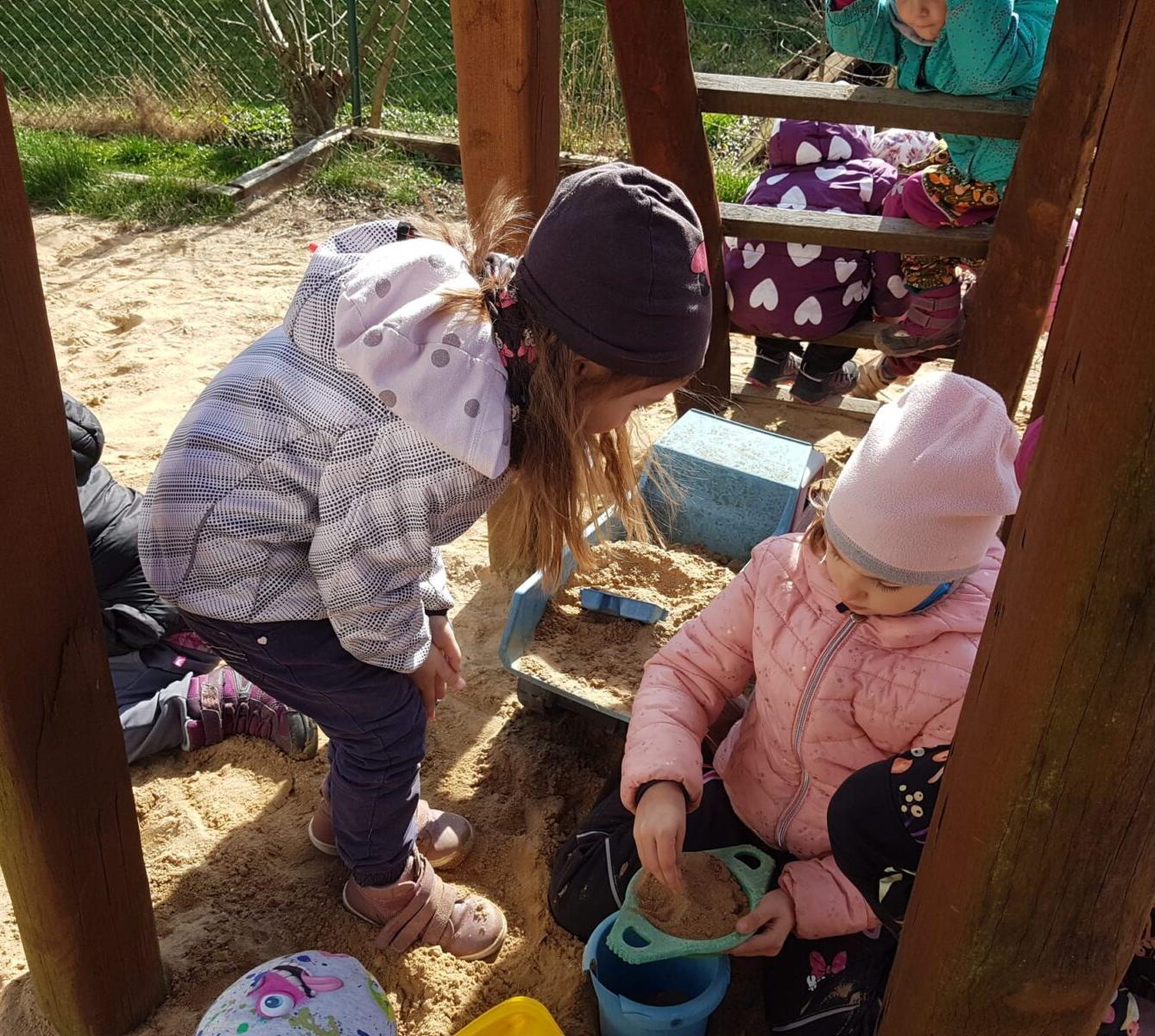 užíváme si pobyt venku - 27