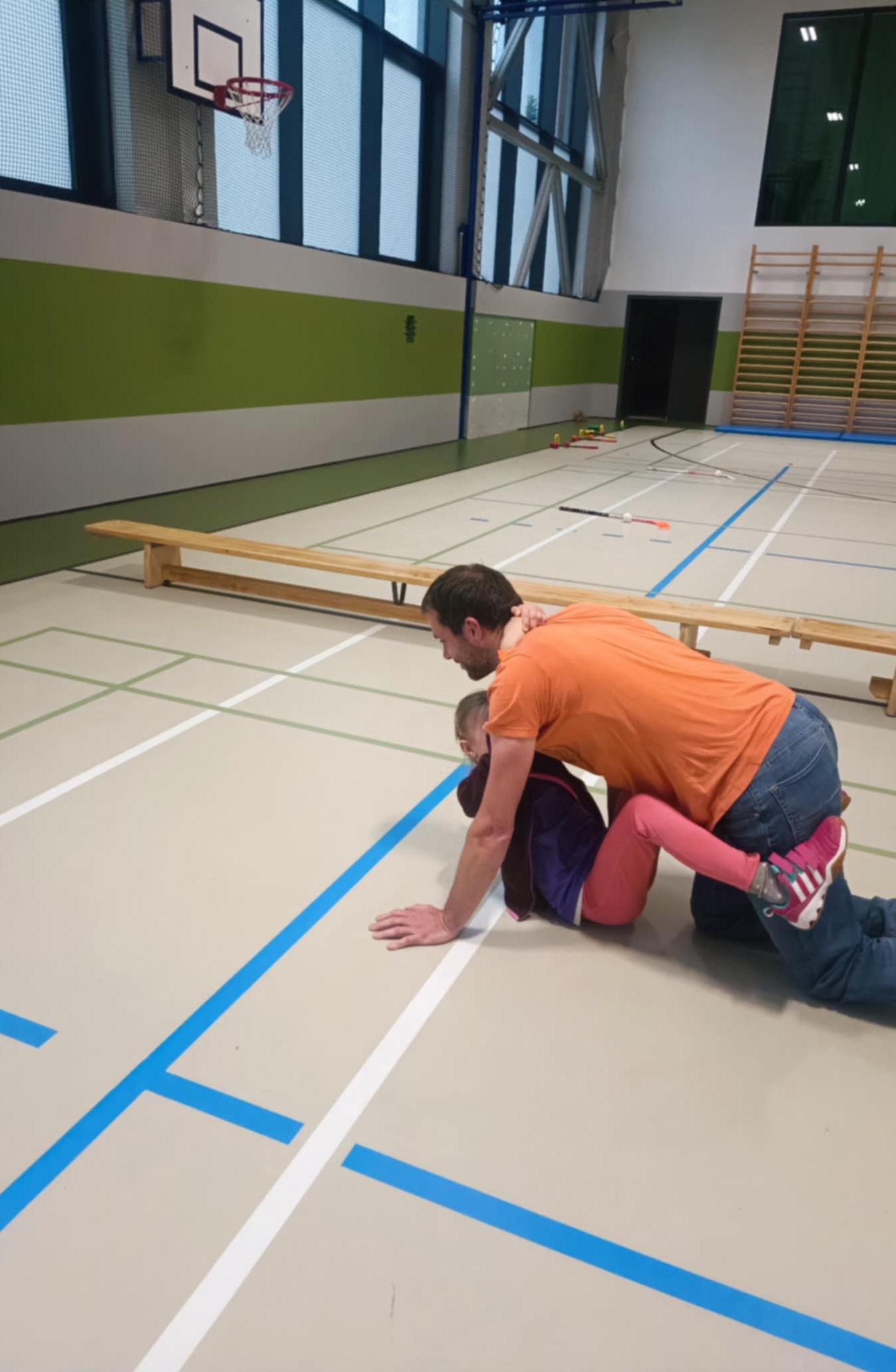 Družinka a děti s rodiči**"sportovní odpoledne" - 57