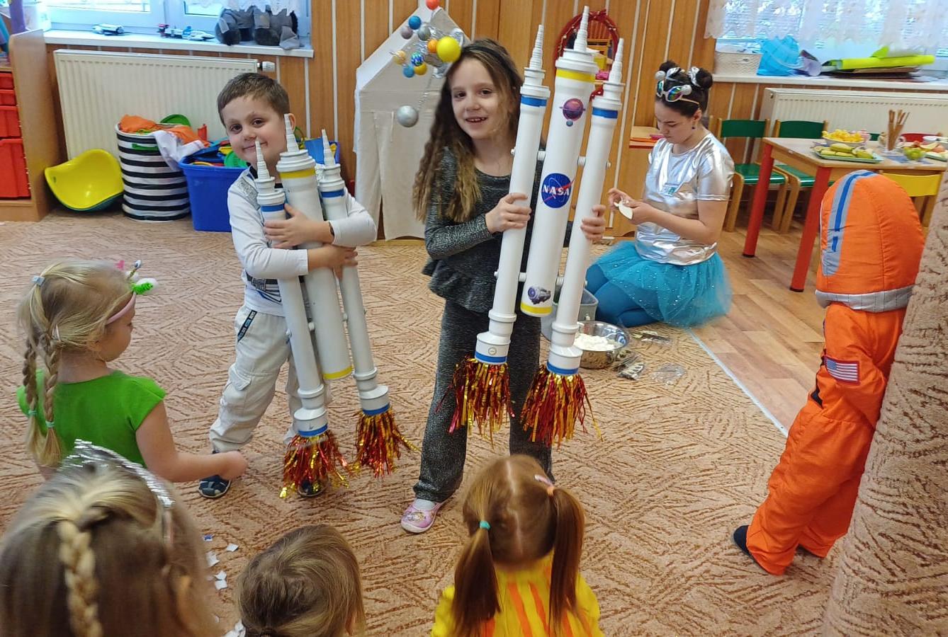 karneval na téma vesmír + přehlídka raket - 47