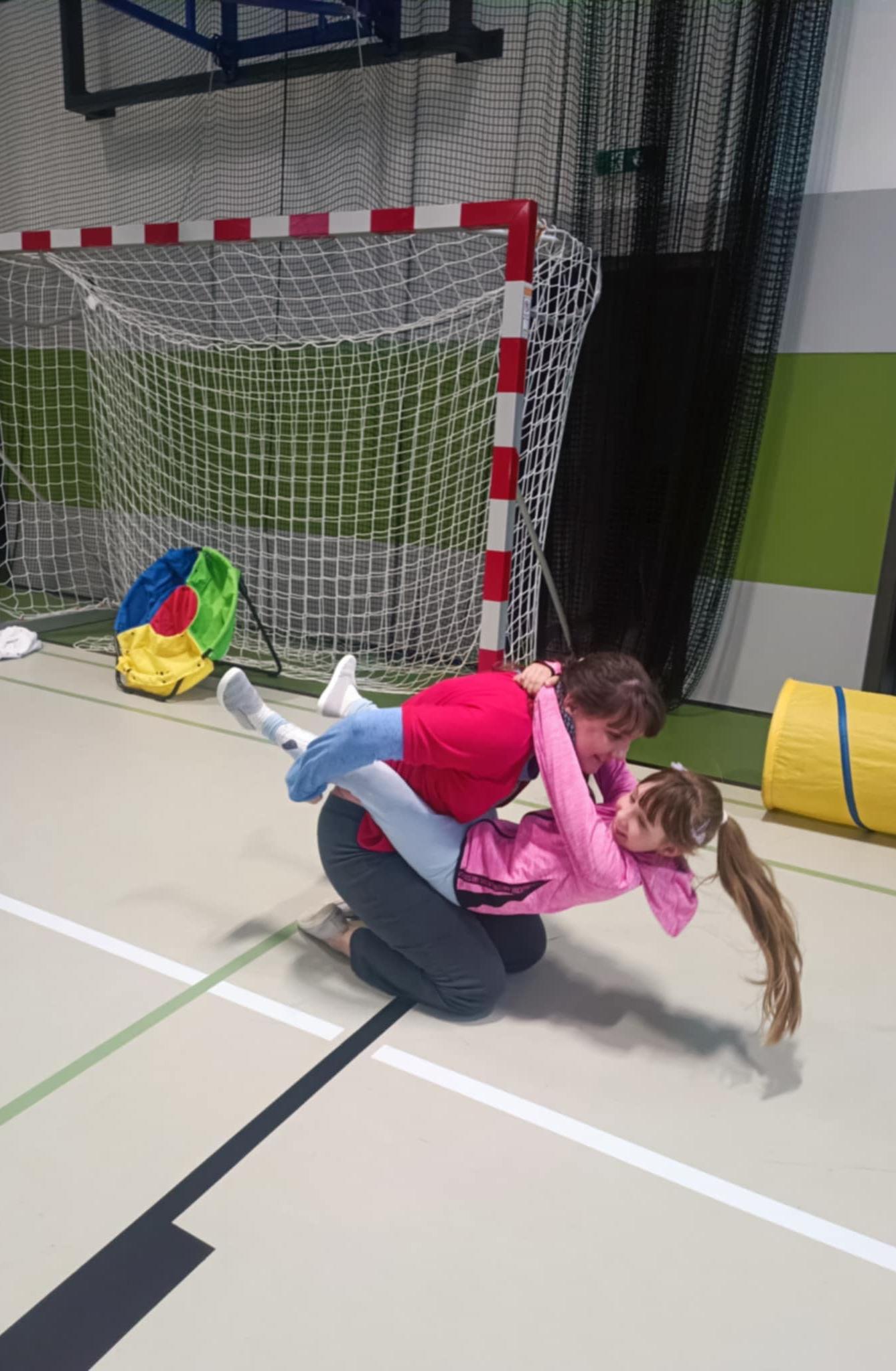 Družinka a děti s rodiči**"sportovní odpoledne" - 58