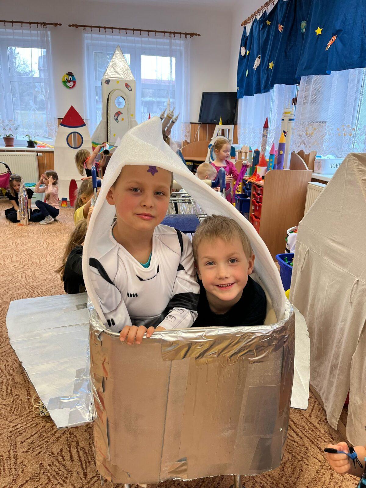 karneval na téma vesmír + přehlídka raket - 48