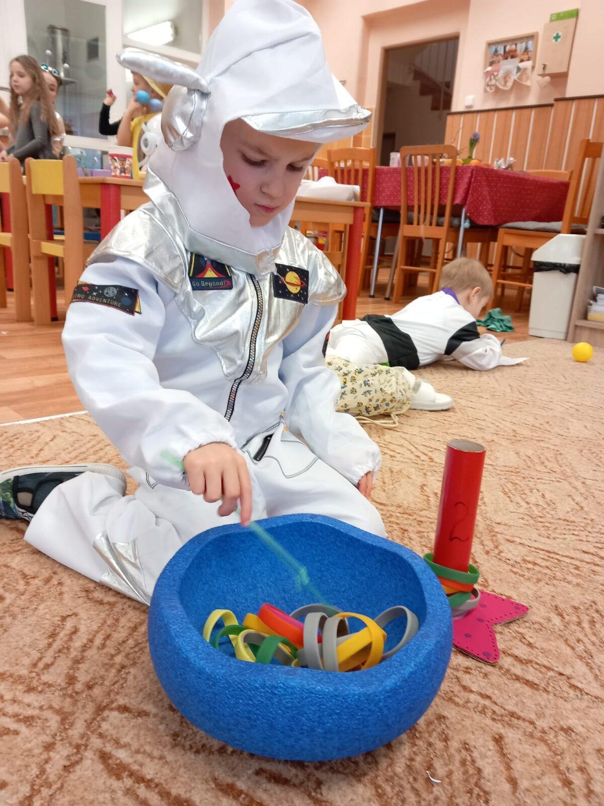 karneval na téma vesmír + přehlídka raket - 49