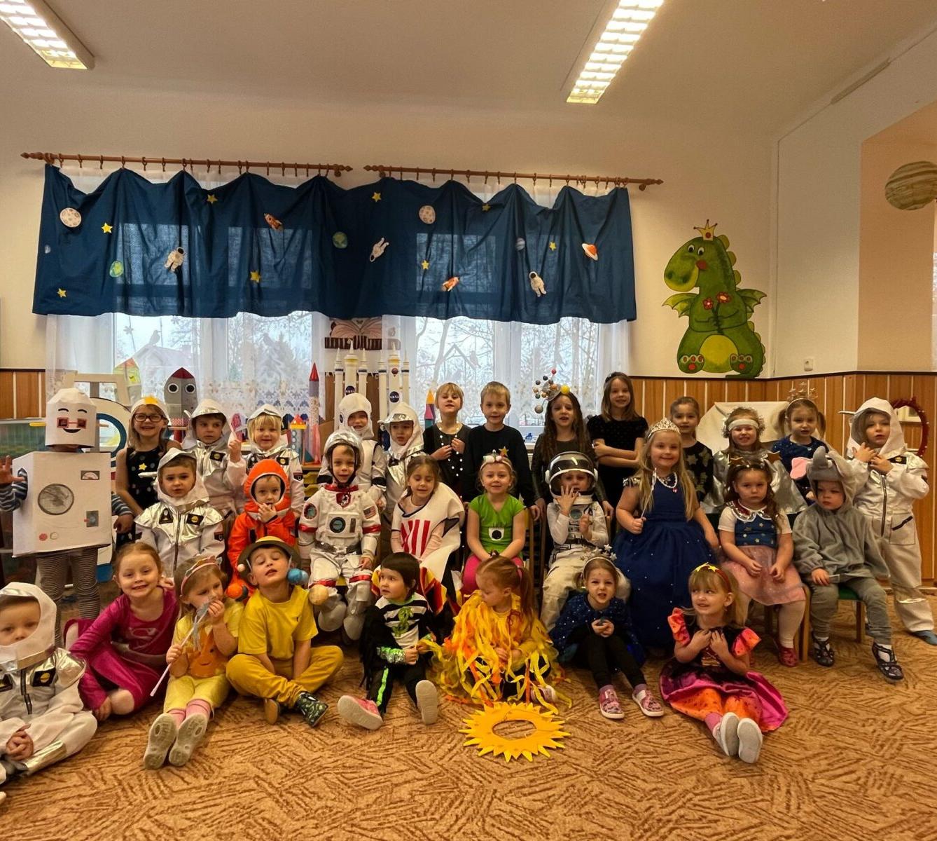 karneval na téma vesmír + přehlídka raket - 50