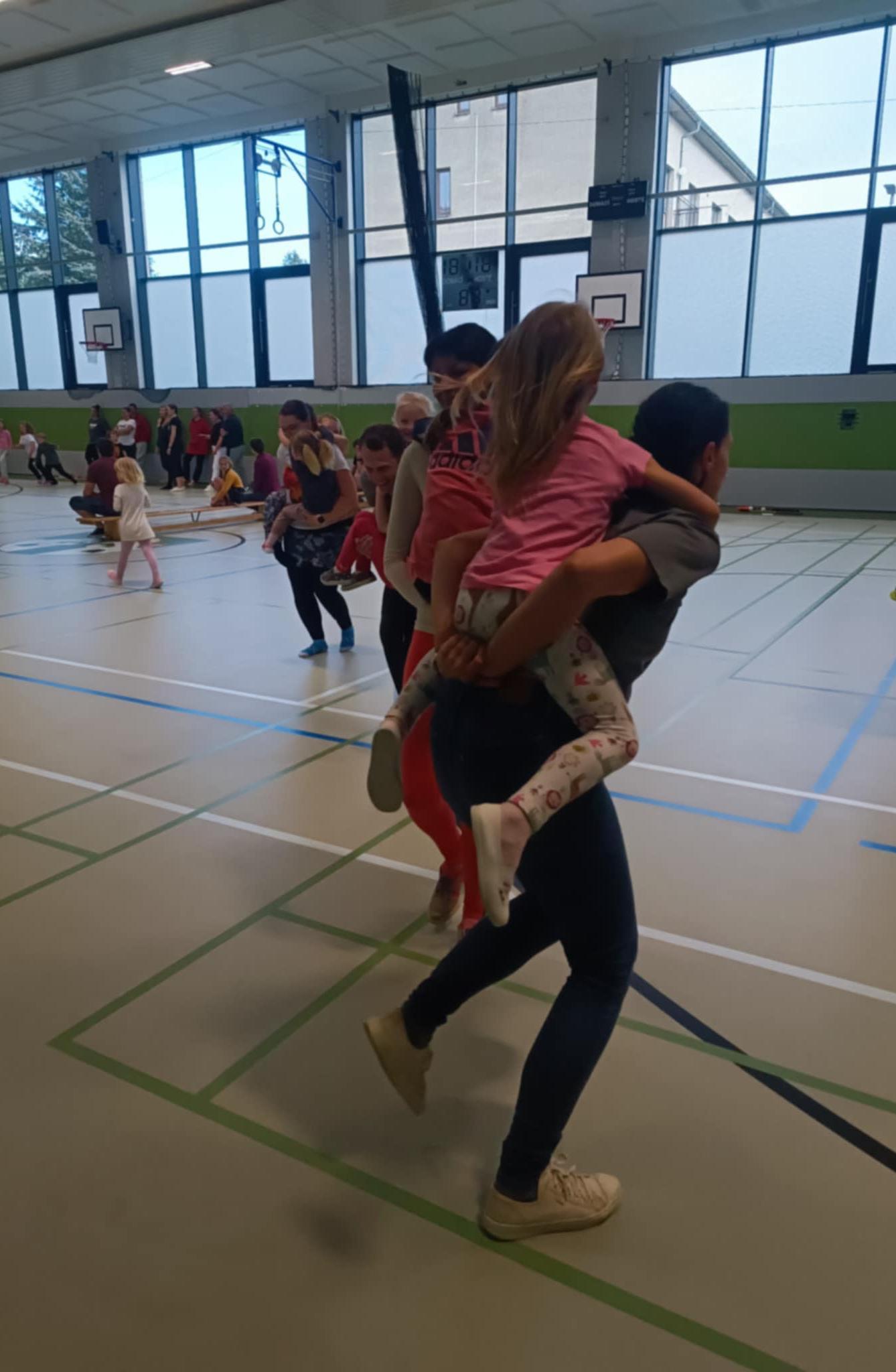 Družinka a děti s rodiči**"sportovní odpoledne" - 63