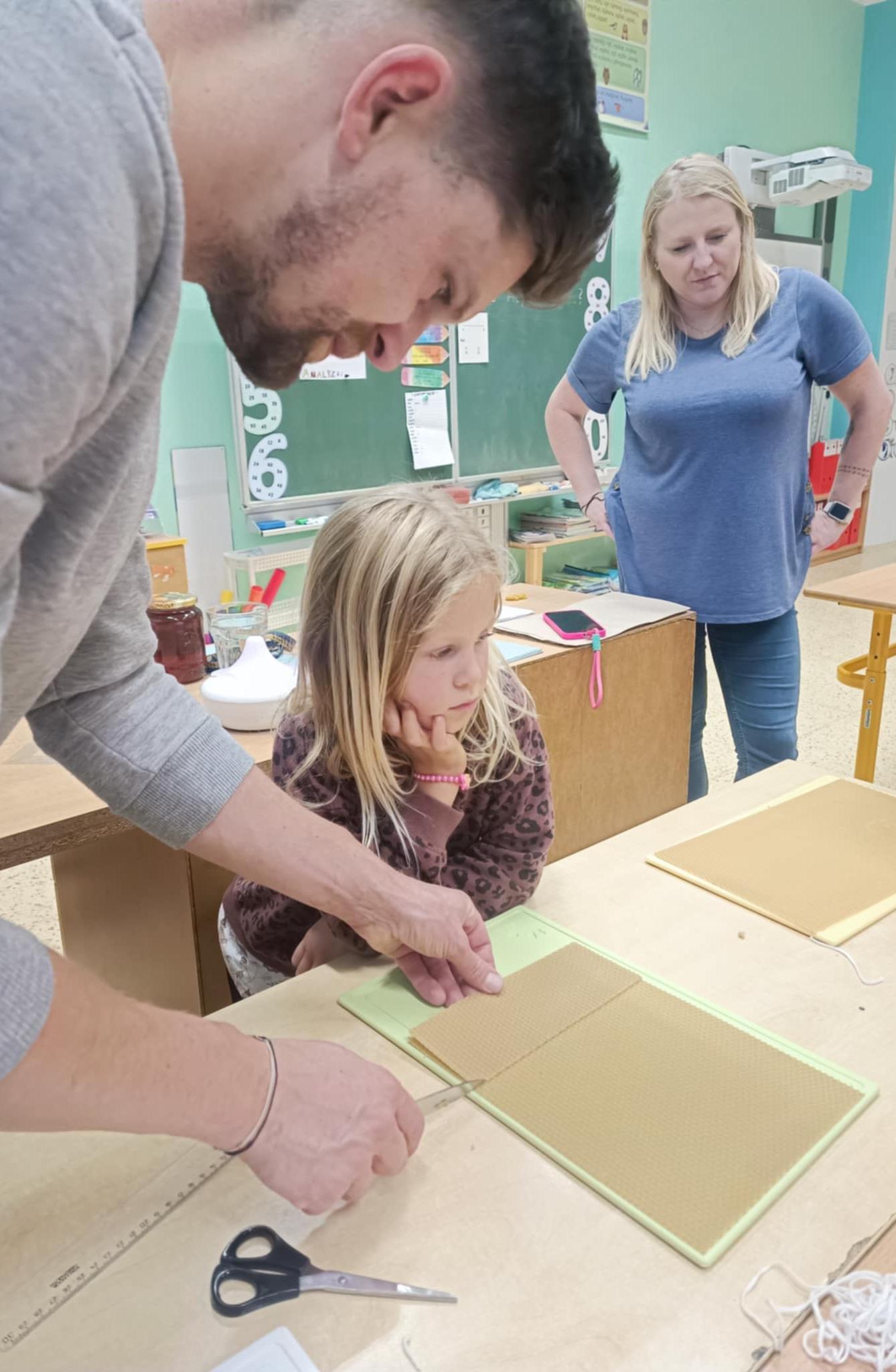 VÝROBA SVÍČEK - DRUŽINKY 1.a 2. oddělení - 42