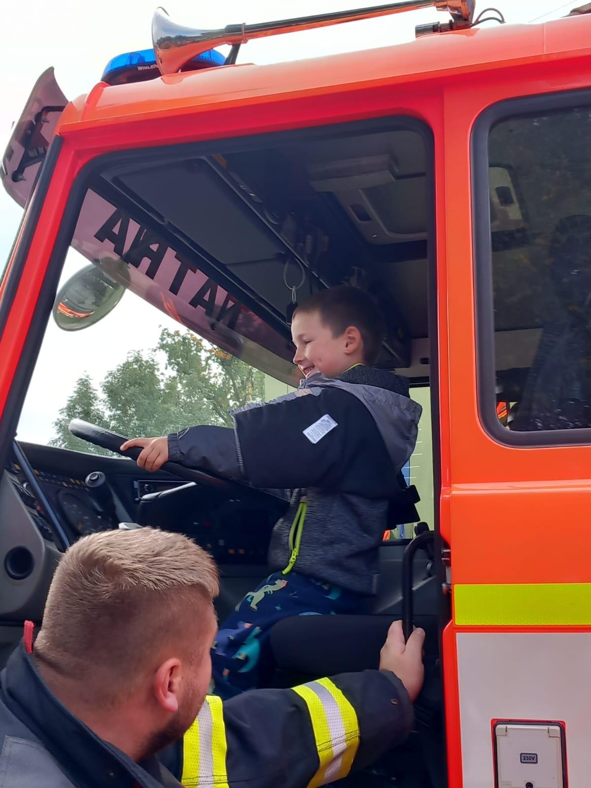 Návštěva dobrovolných hasičů v naší školce... - 34