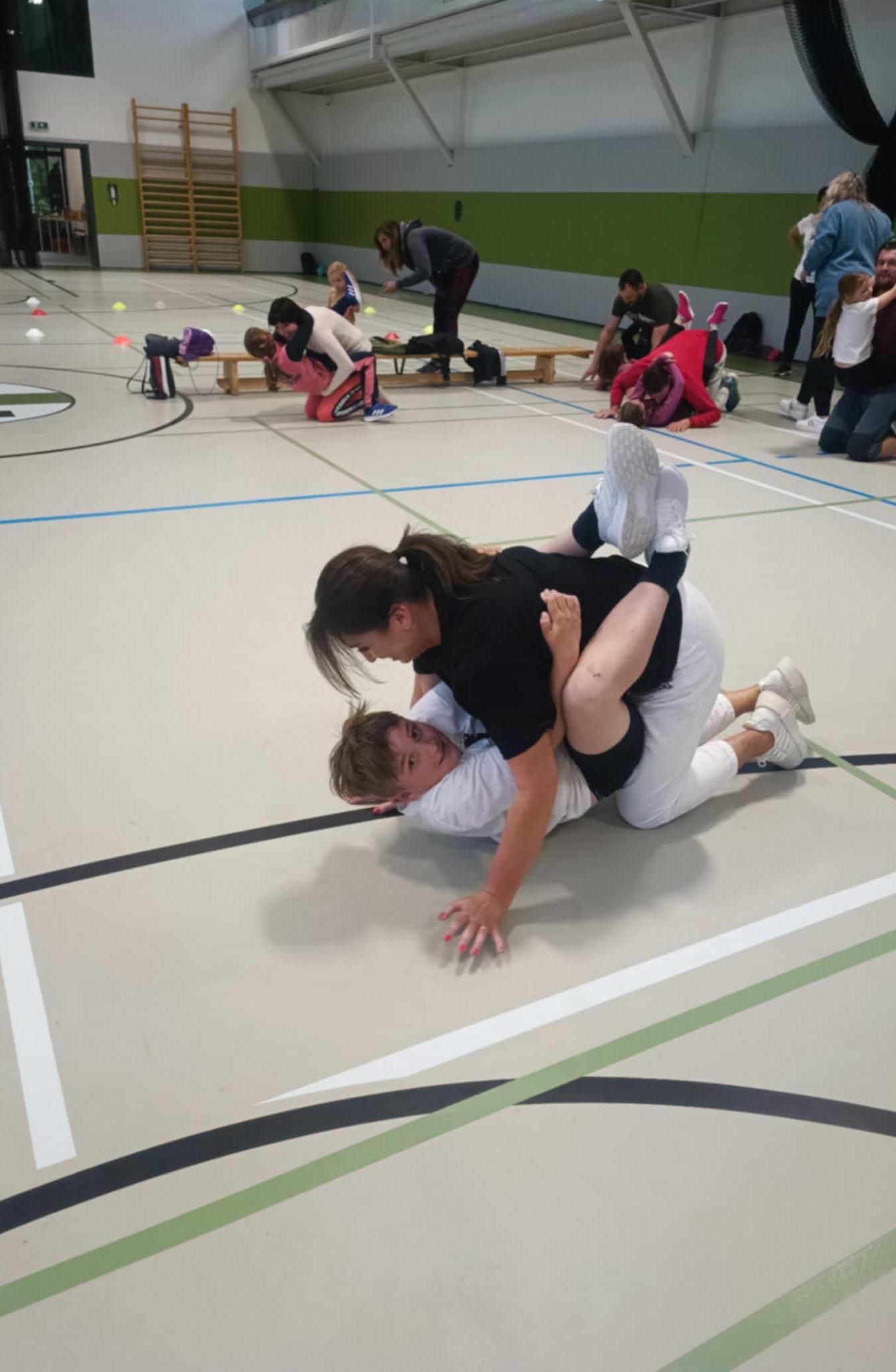 Družinka a děti s rodiči**"sportovní odpoledne" - 66