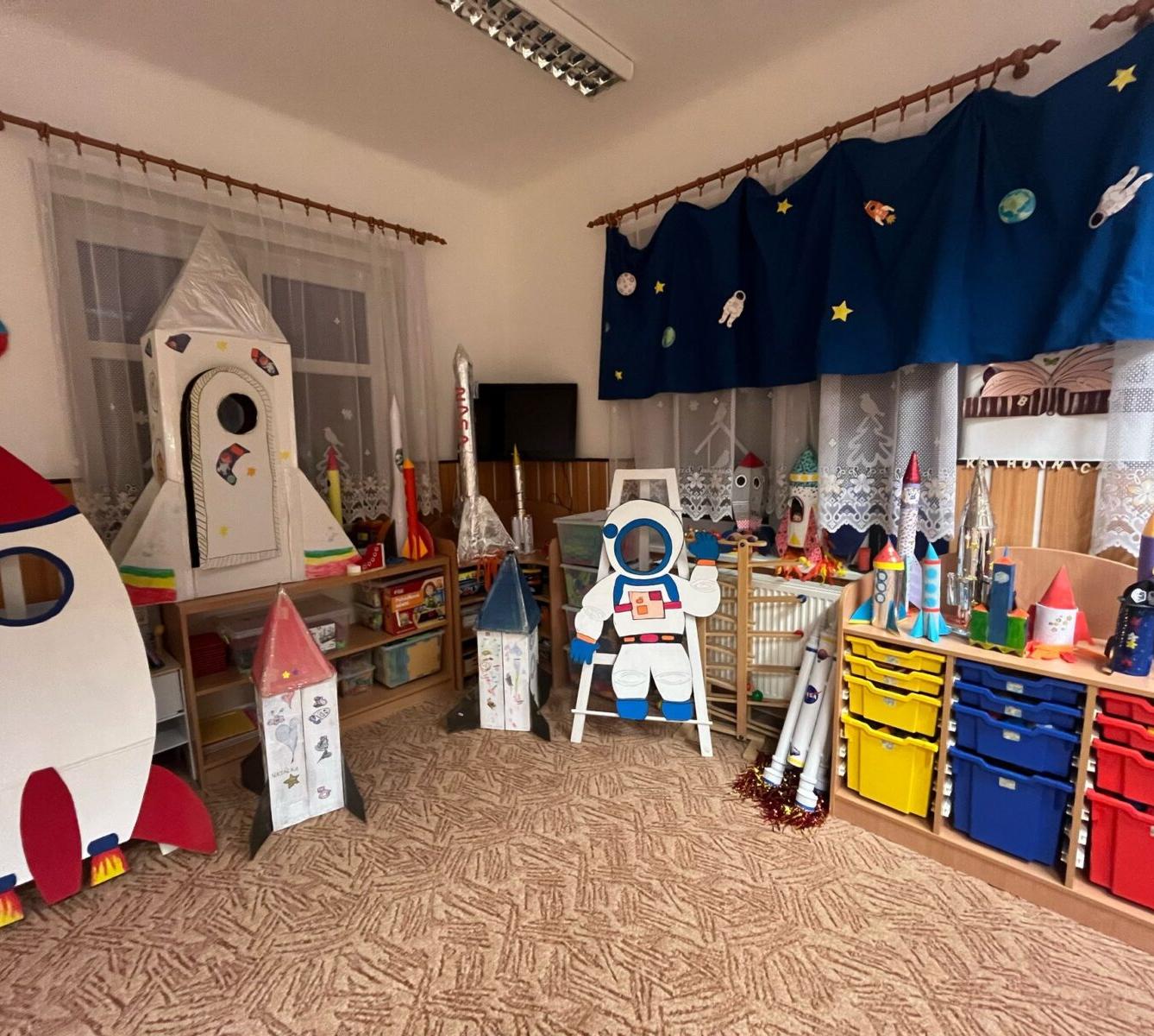 karneval na téma vesmír + přehlídka raket - 54