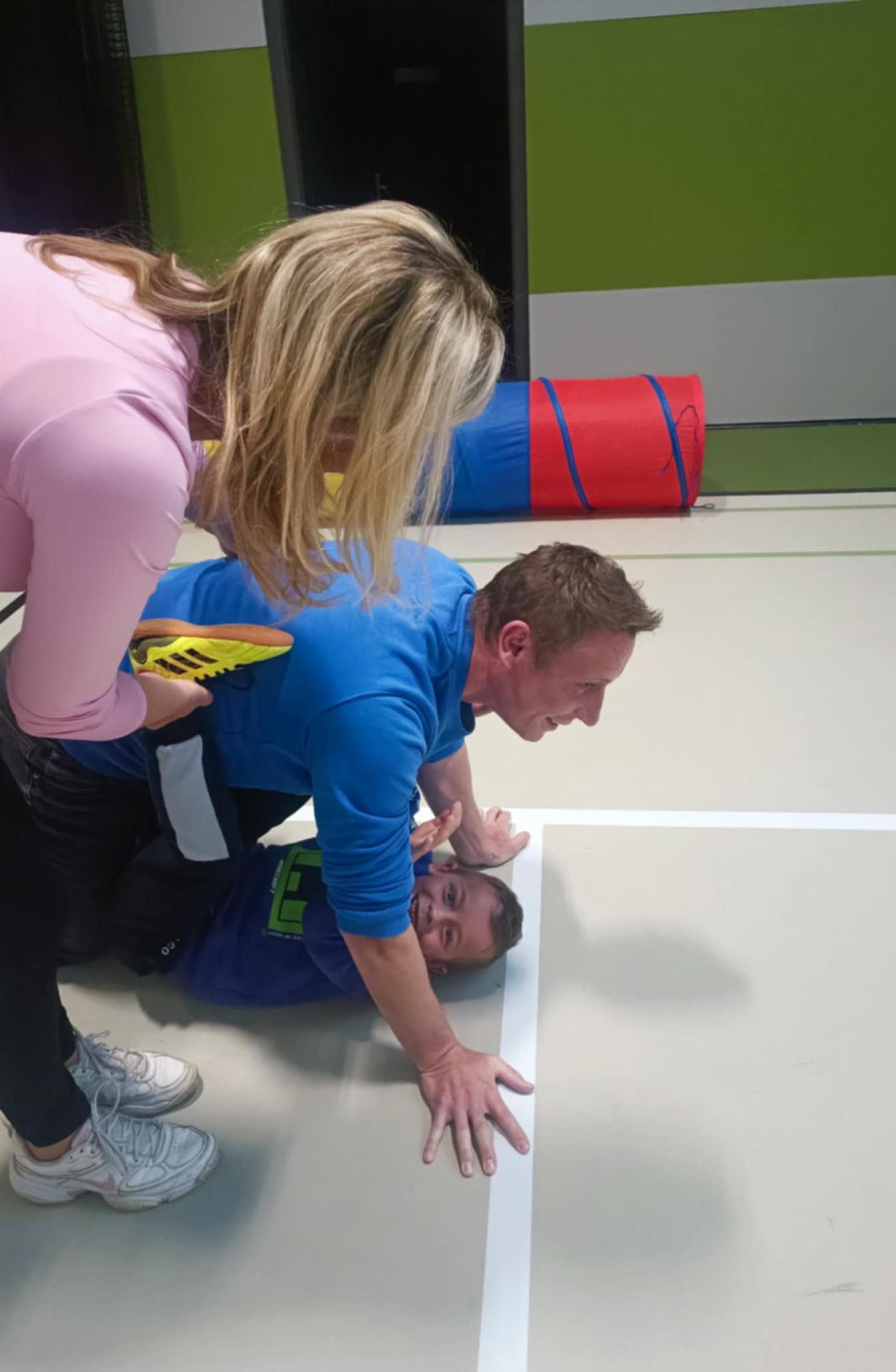 Družinka a děti s rodiči**"sportovní odpoledne" - 68