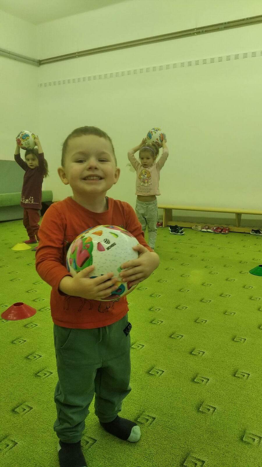 BROUČCI: CVIČÍME V TĚLOCVIČNĚ - 31