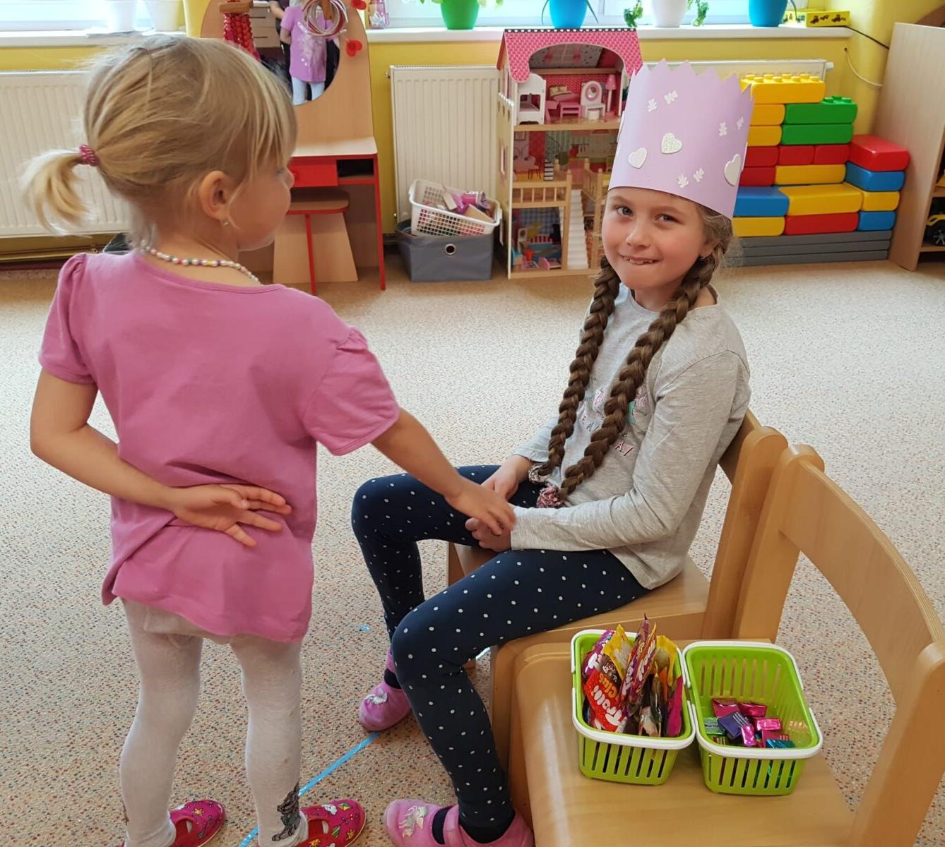 SLAVÍME: ILONKA MĚLA NAROZENINY - 10