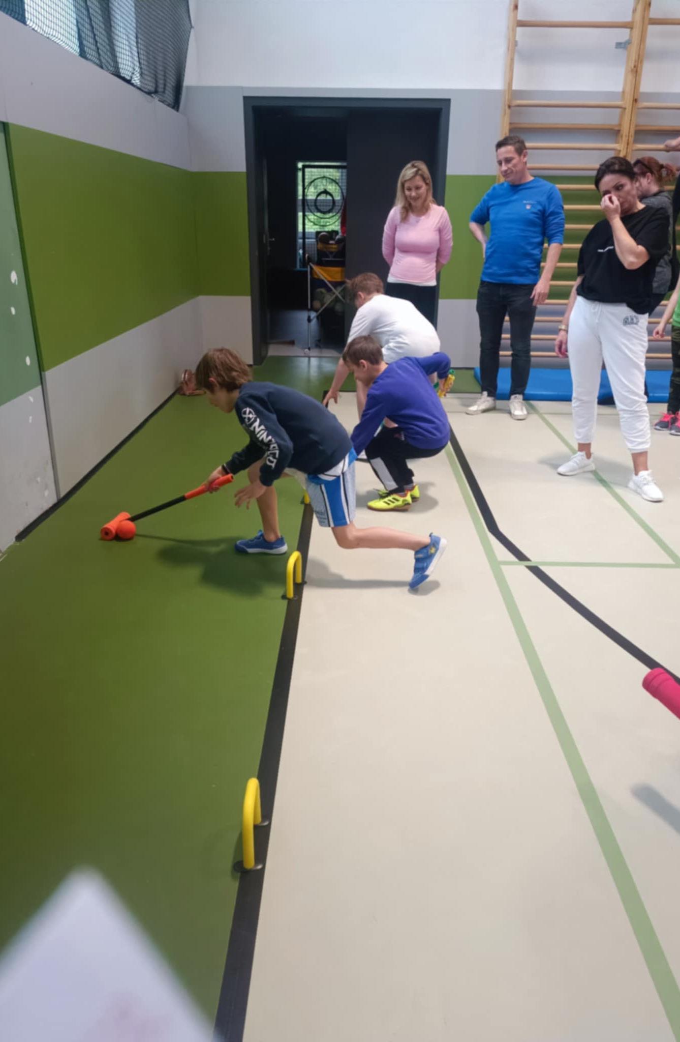 Družinka a děti s rodiči**"sportovní odpoledne" - 71