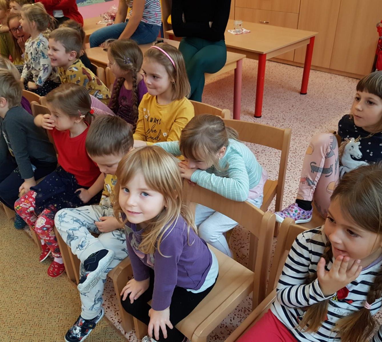 divadýlko: ,,JAK ČERTÍ JELITO A KOPYTO VAŘILI VTIPNOU KAŠI" - 11