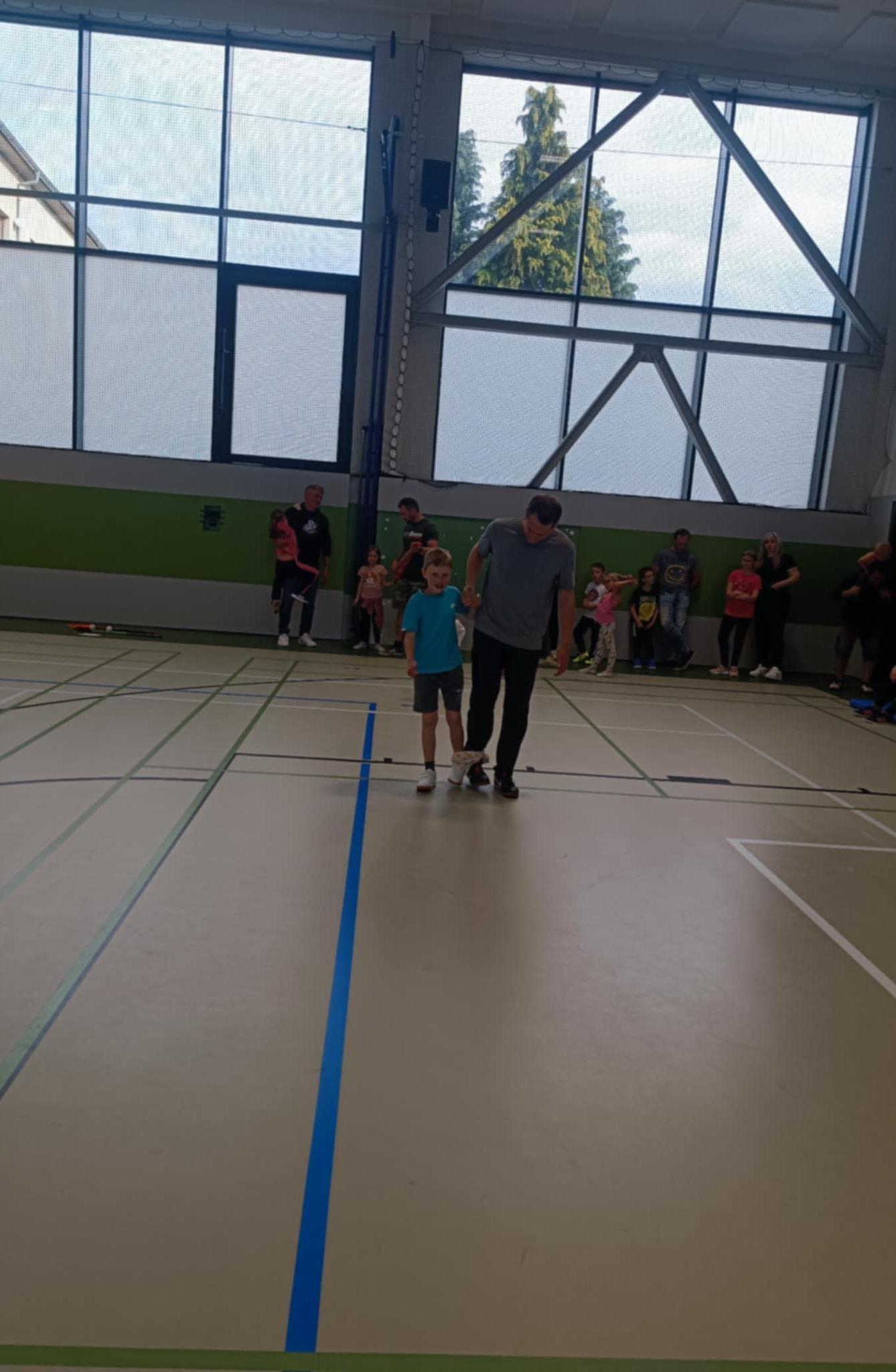 Družinka a děti s rodiči**"sportovní odpoledne" - 73