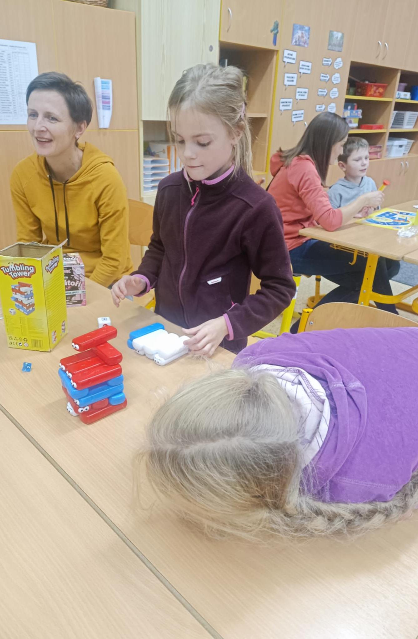 VÝROBA SVÍČEK - DRUŽINKY 1.a 2. oddělení - 44