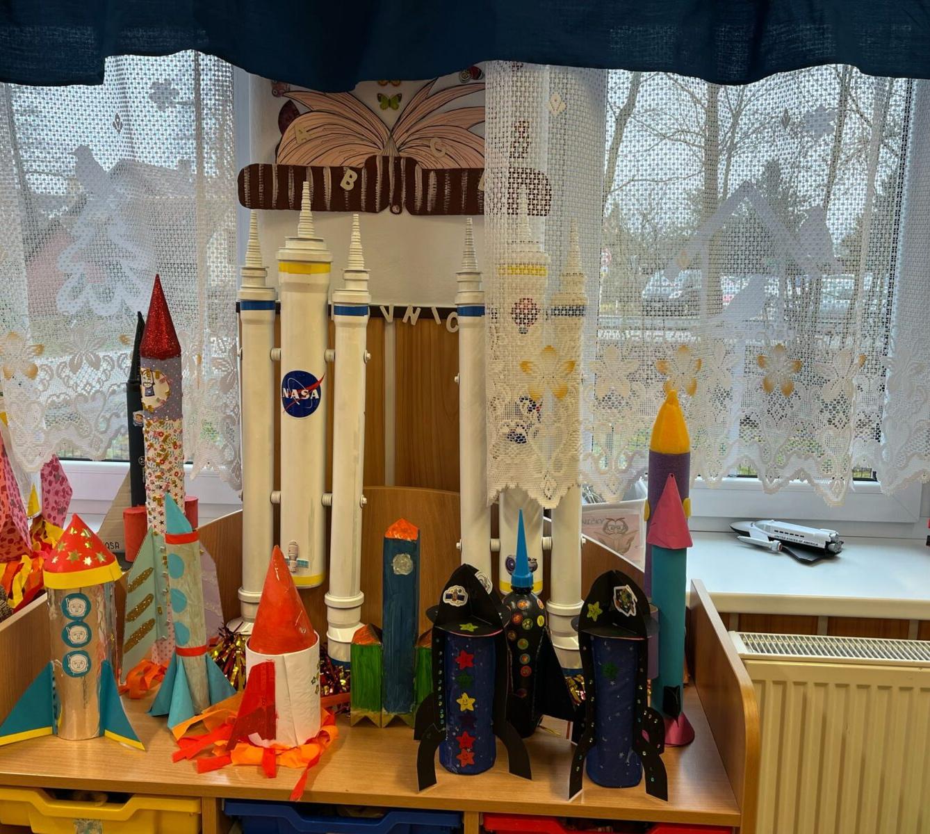 karneval na téma vesmír + přehlídka raket - 61