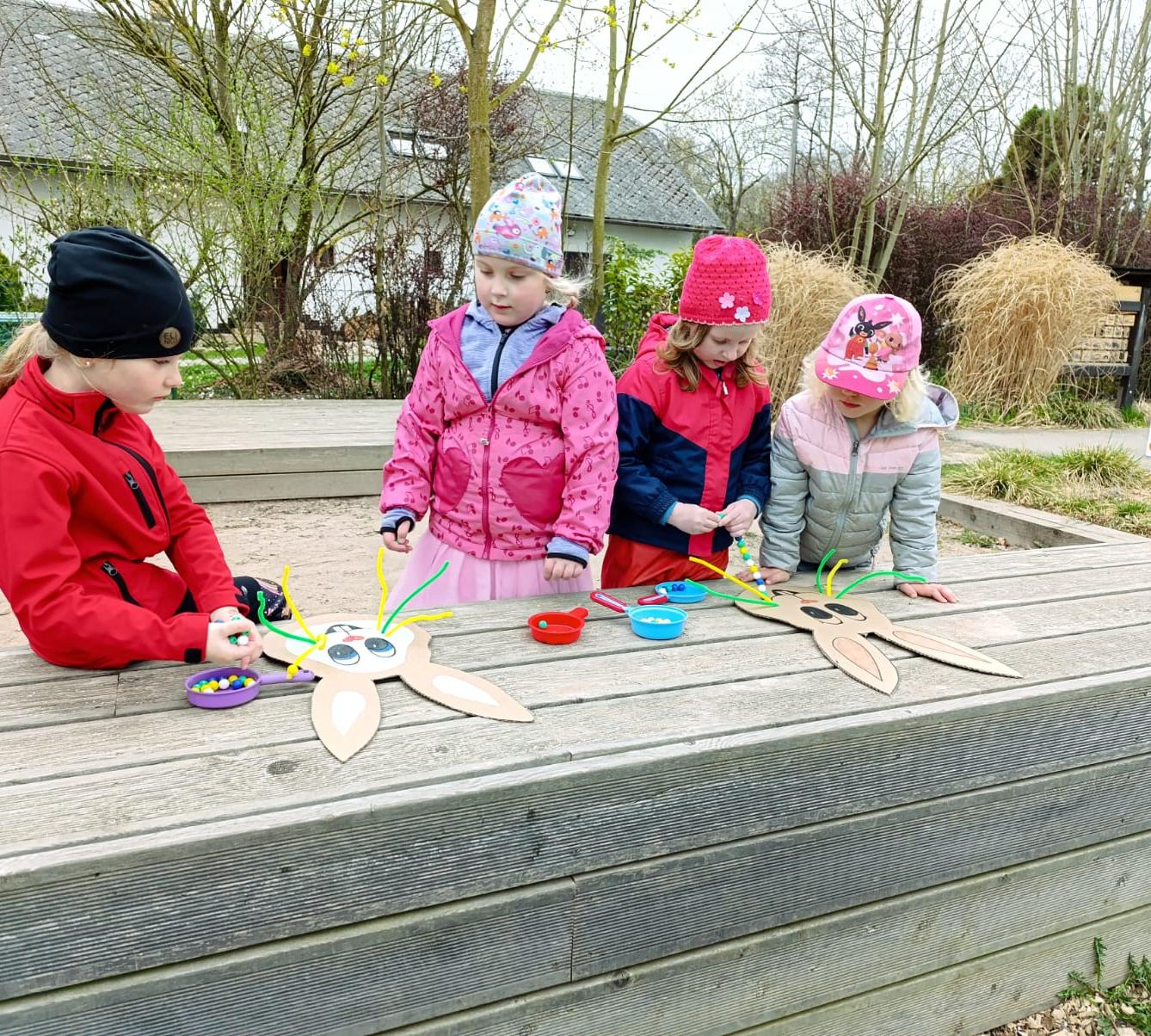 velikonoční stezka+ hledání vajíček na zahradě - 25