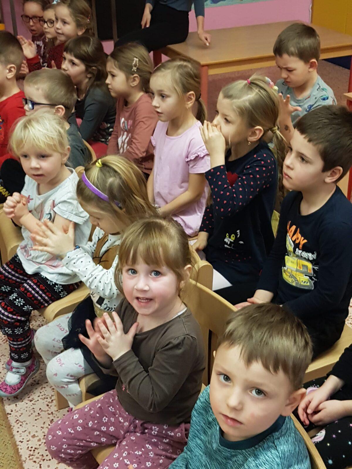 DIVADÉLKO: ,,JAK ZVÍŘÁTKA NAŠLA NOVÝ DOMOV" - 14