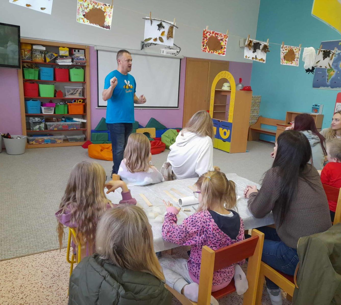 VÝROBA SVÍČEK - DRUŽINKY 1.a 2. oddělení - 48