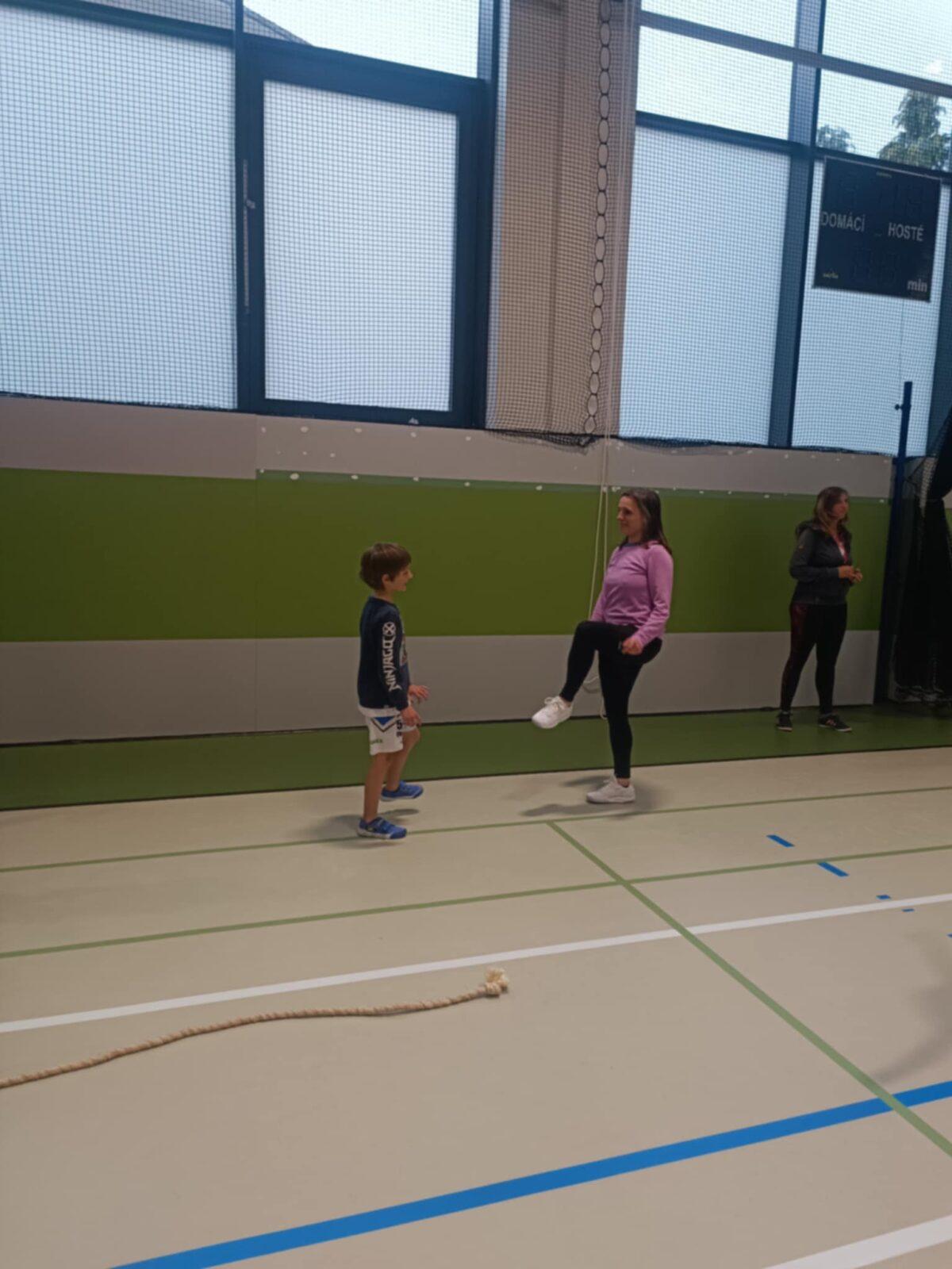 Družinka a děti s rodiči**"sportovní odpoledne" - 80