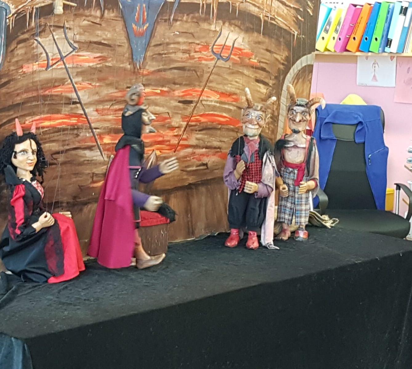 divadýlko: ,,JAK ČERTÍ JELITO A KOPYTO VAŘILI VTIPNOU KAŠI" - 13