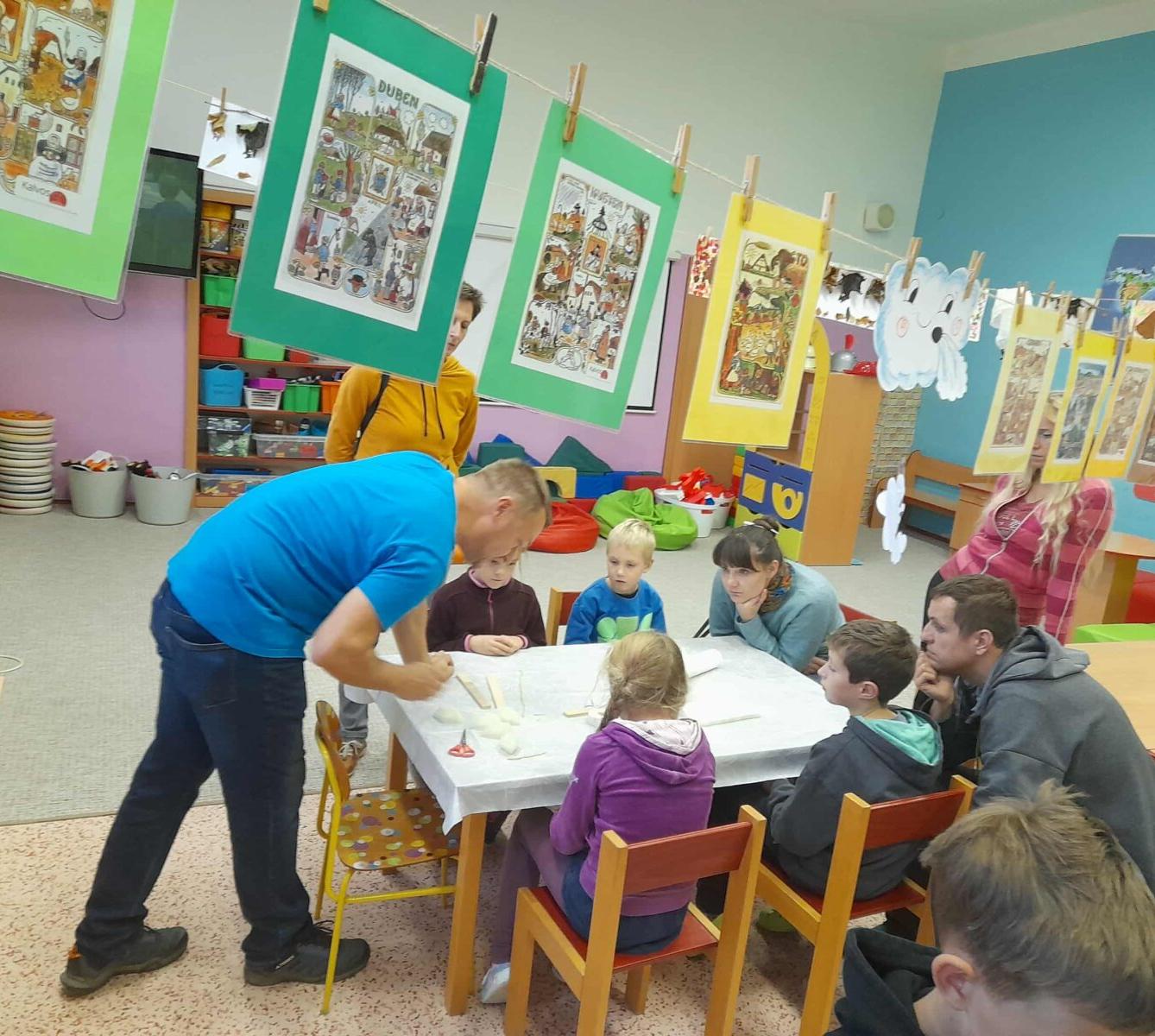 VÝROBA SVÍČEK - DRUŽINKY 1.a 2. oddělení - 49