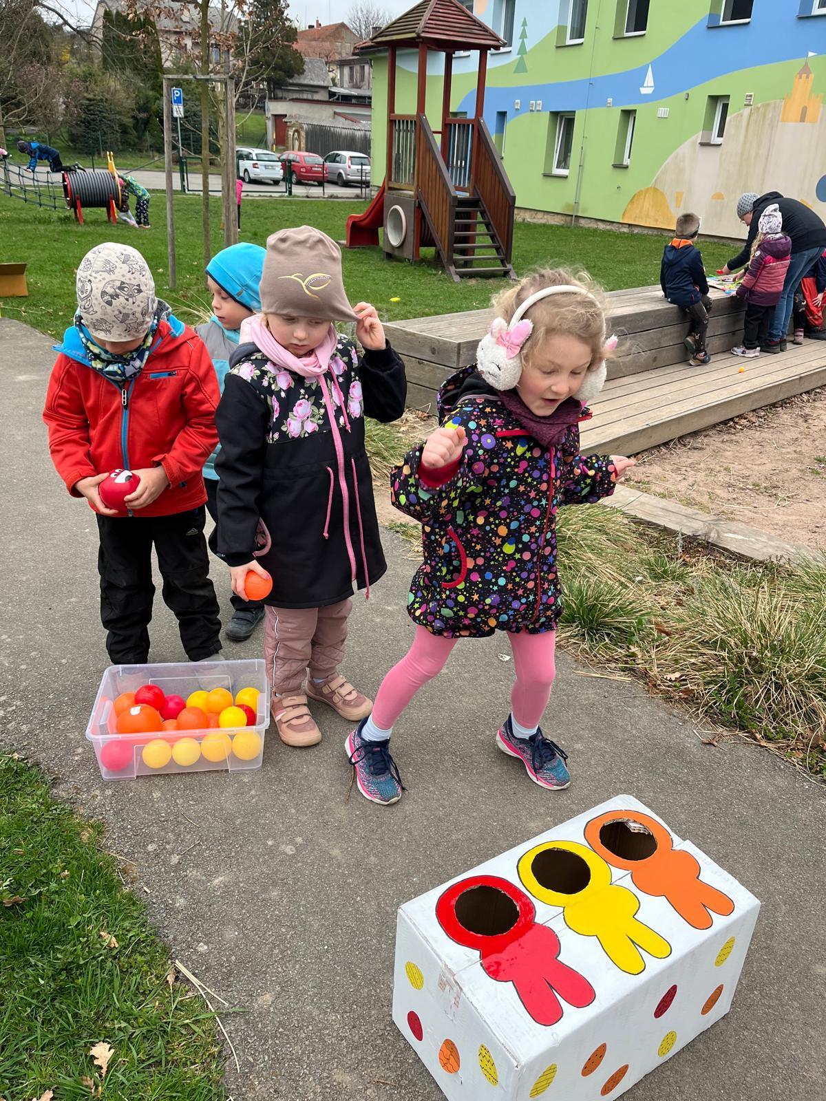 velikonoční stezka+ hledání vajíček na zahradě - 34