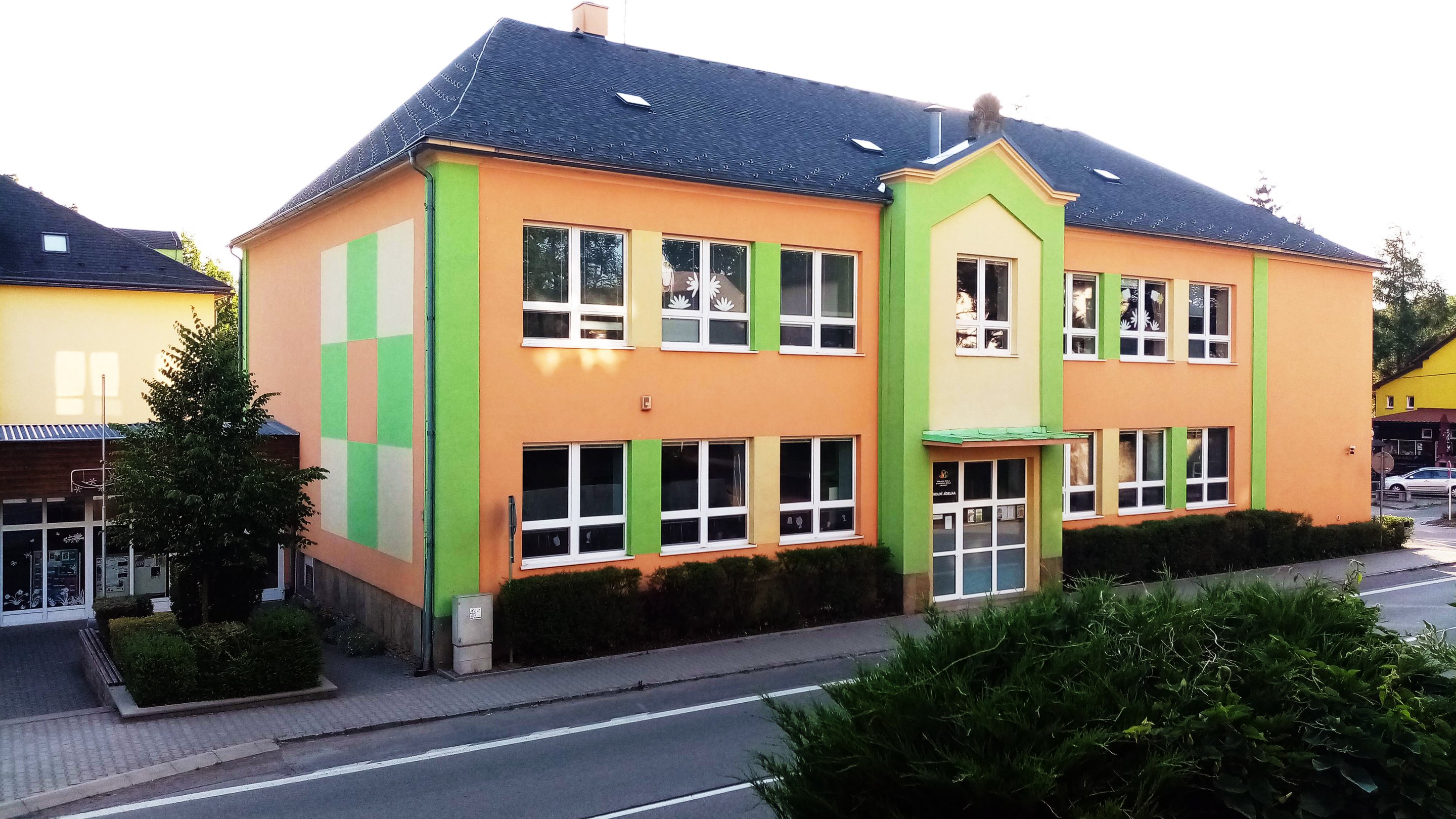 Budova základní školy a mateřské školy Libchavy