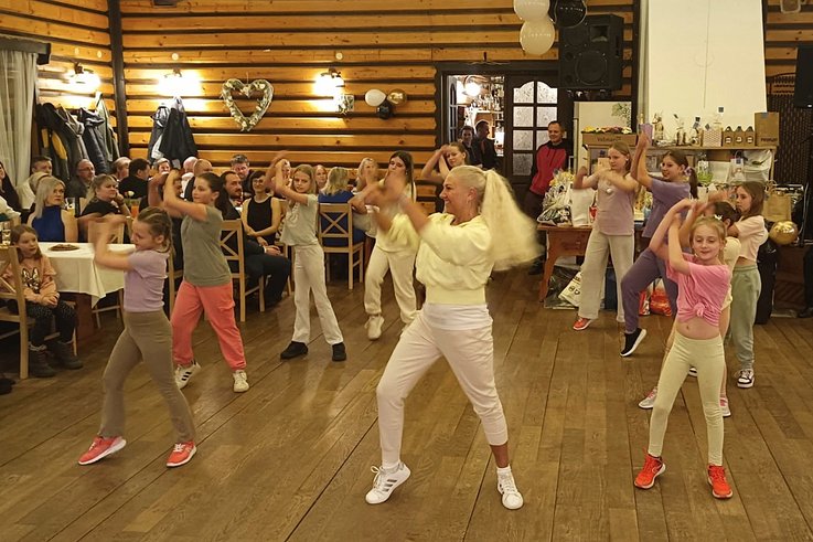 TancIK na plese SRPŠ